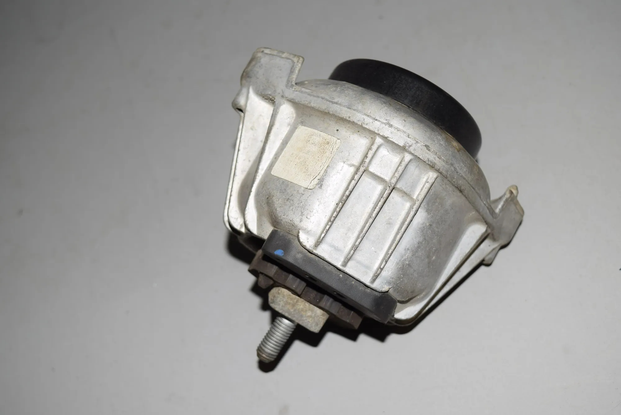Left Side Engine Mount – OEM NA · BMW 3 Coupe (E92) BMW 3 Coupe (E92) 320 d 2010