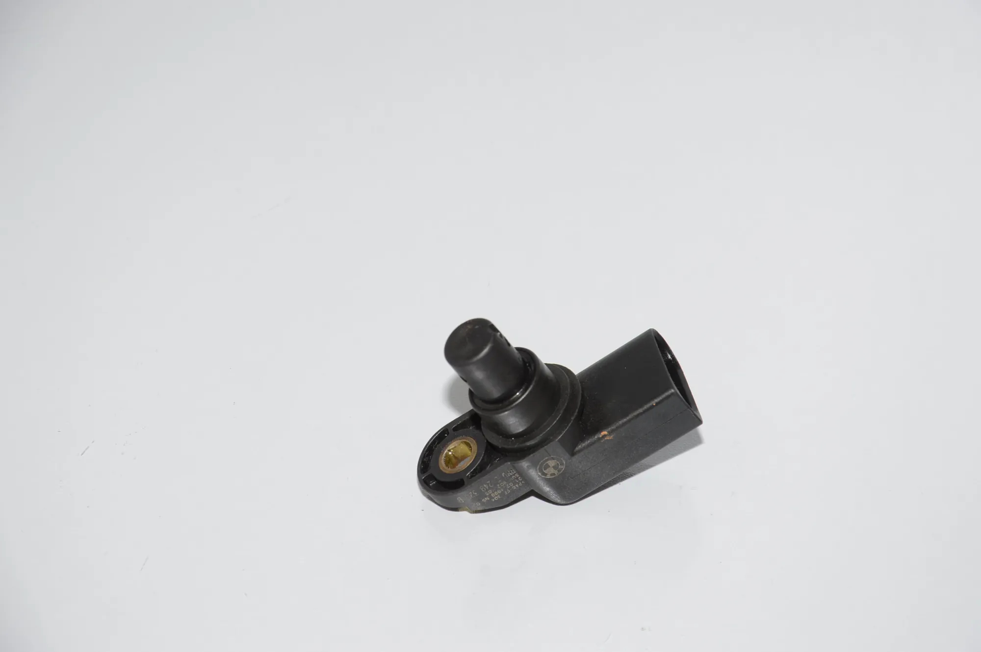 Camshaft Position Sensor – OEM 2249320 · BMW 5 (E39) BMW 5 (E39) 2001 – 2