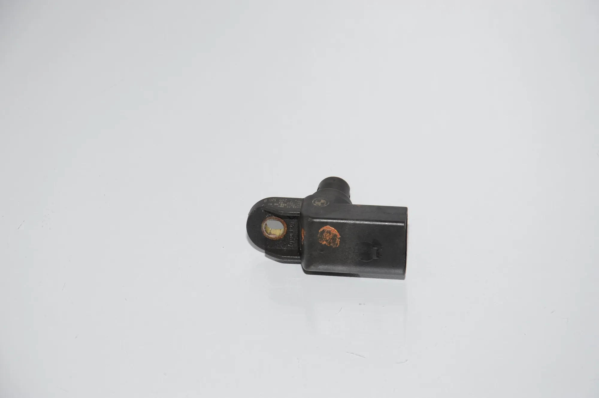 Camshaft Position Sensor – OEM 2249320 · BMW 5 (E39) BMW 5 (E39) 2001 – 3