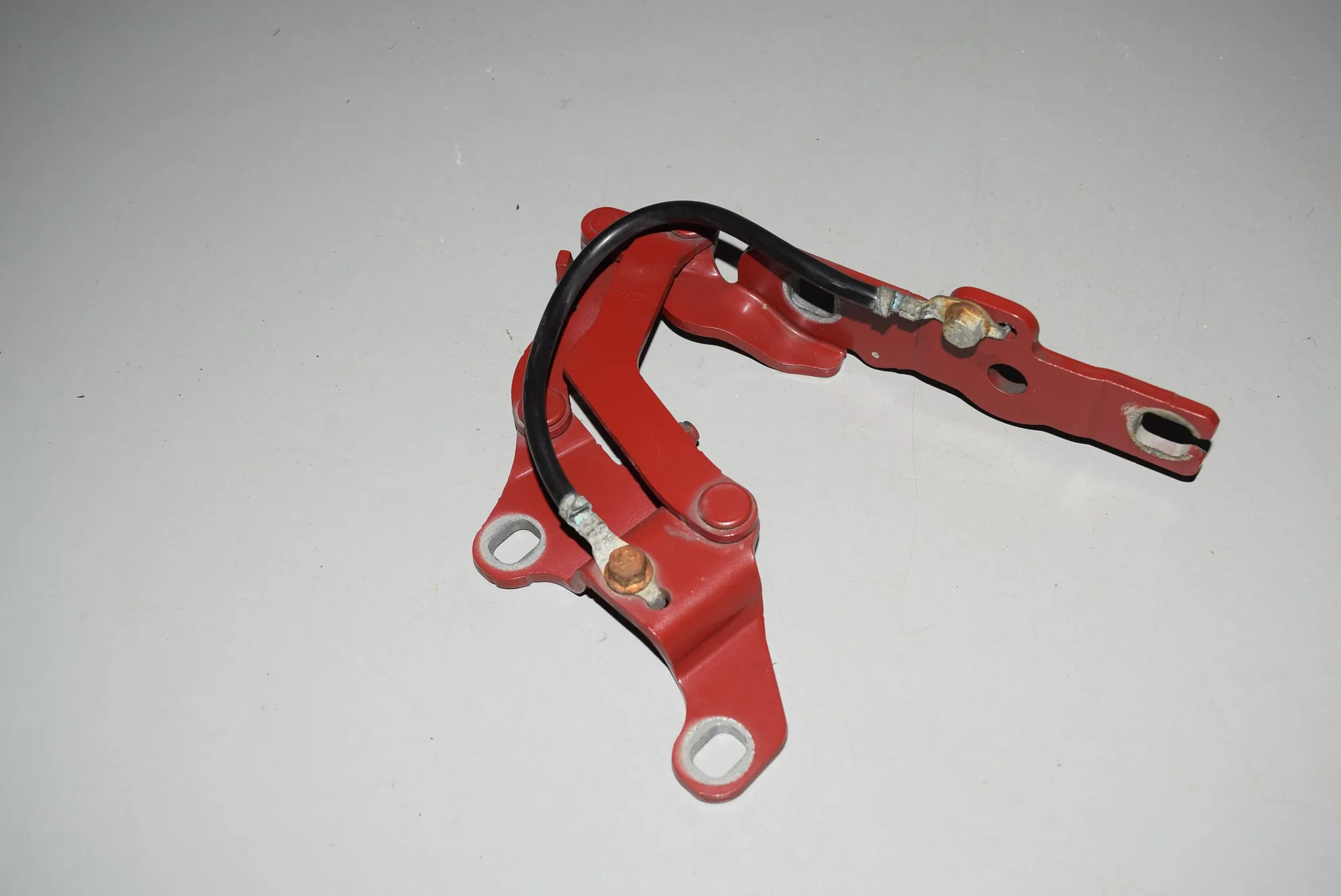 Front Left Bonnet Hinge – OEM 7060559 · BMW 1 (E87) 118 d 2007