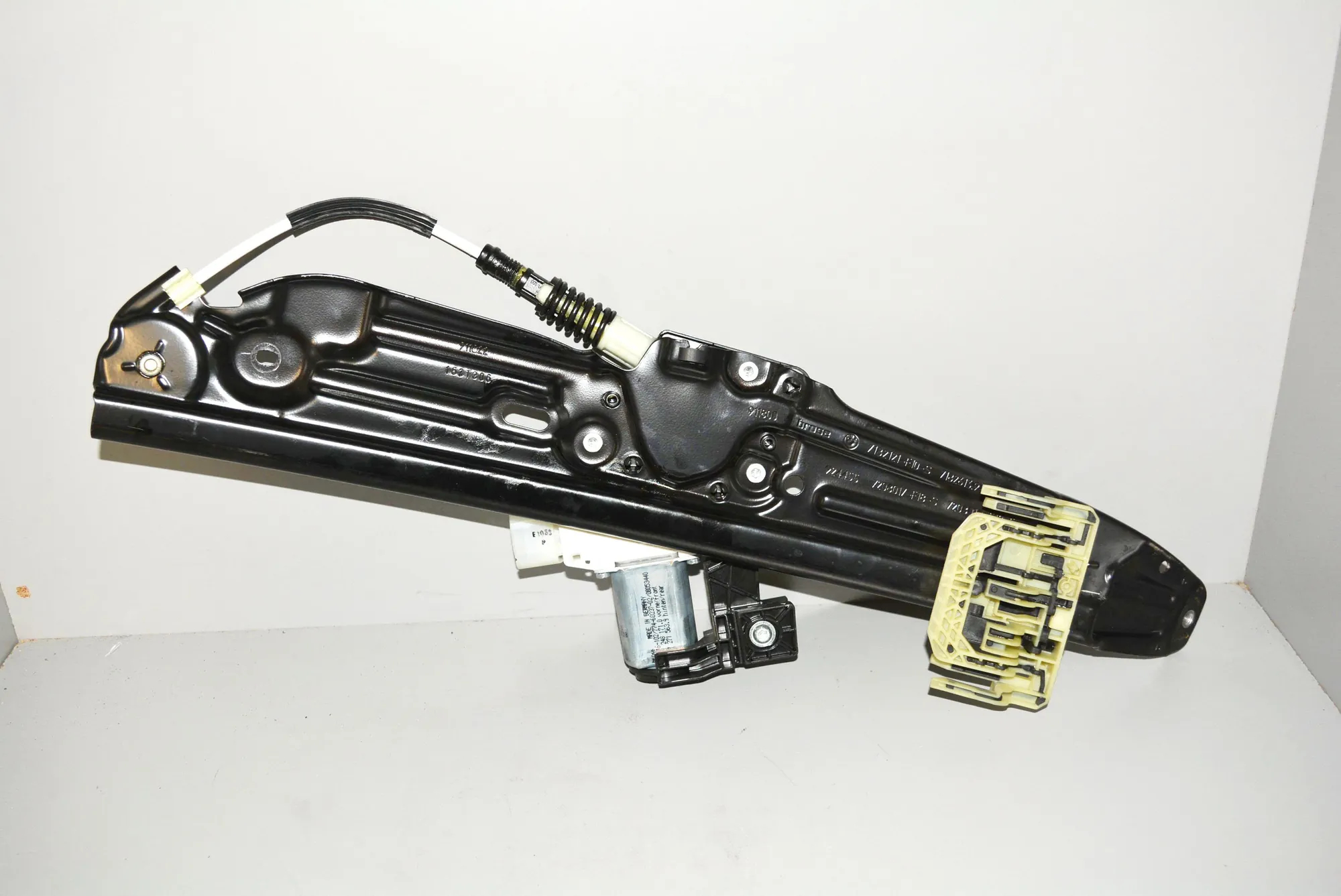 Rear Left Door Window Regulator – OEM 7182613 · BMW 5 Touring (F11) BMW 5 Touring (F11) 2014 – 2