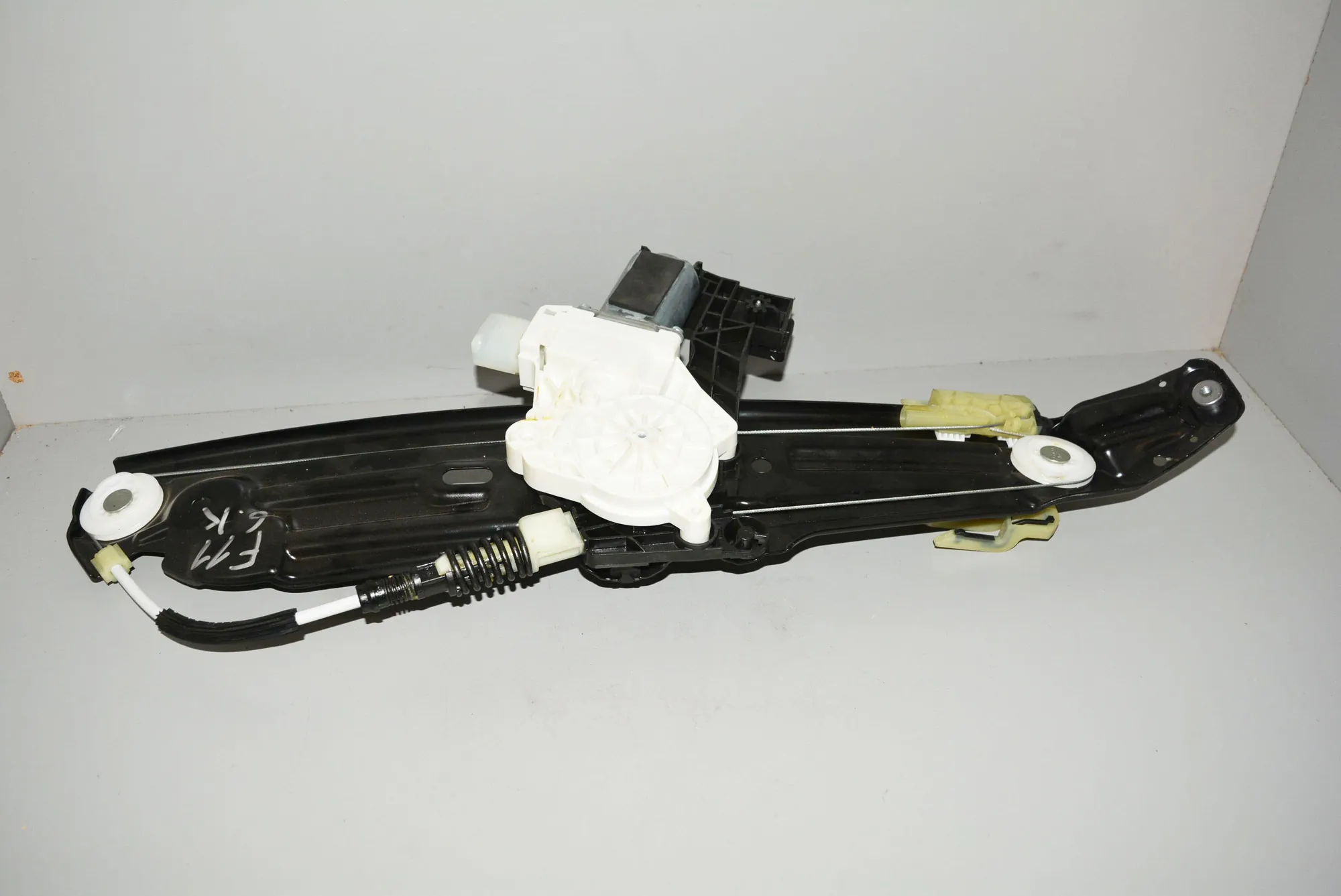 Rear Left Door Window Regulator – OEM 7182613 · BMW 5 Touring (F11) BMW 5 Touring (F11) 2014