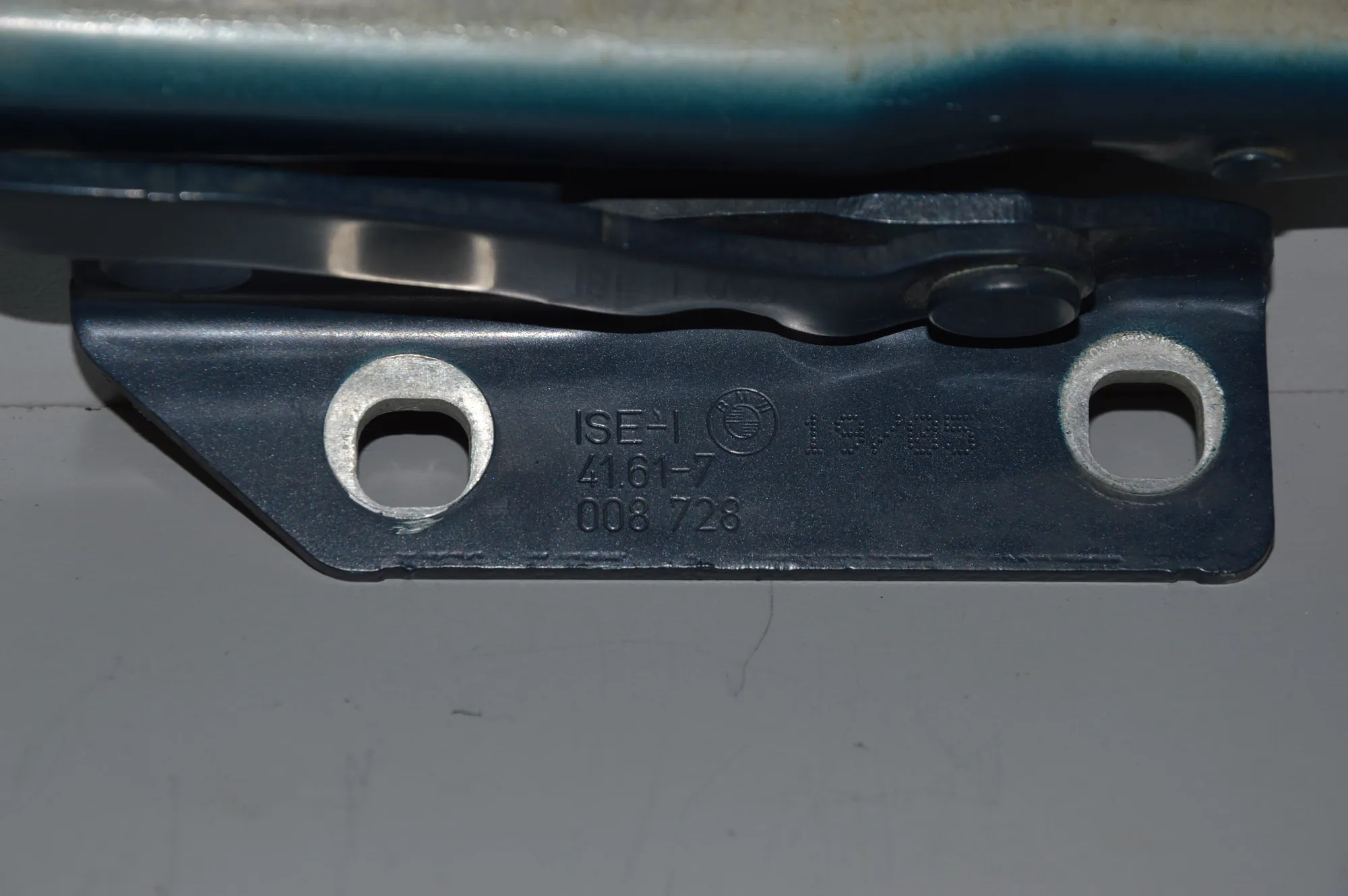 Front Right Bonnet Hinge – OEM 7008728 · BMW 5 (E60) 523 i 2005 – 4