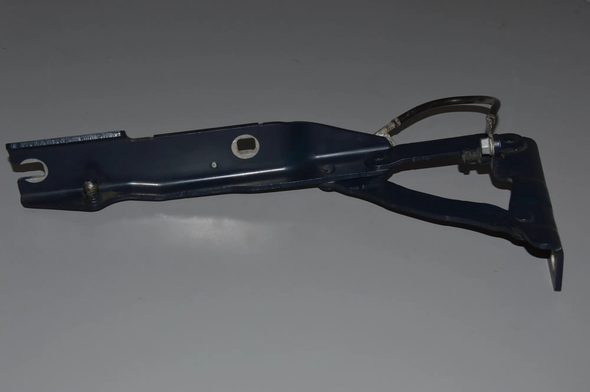 Front Right Bonnet Hinge – OEM 7008728 · BMW 5 (E60) 523 i 2005