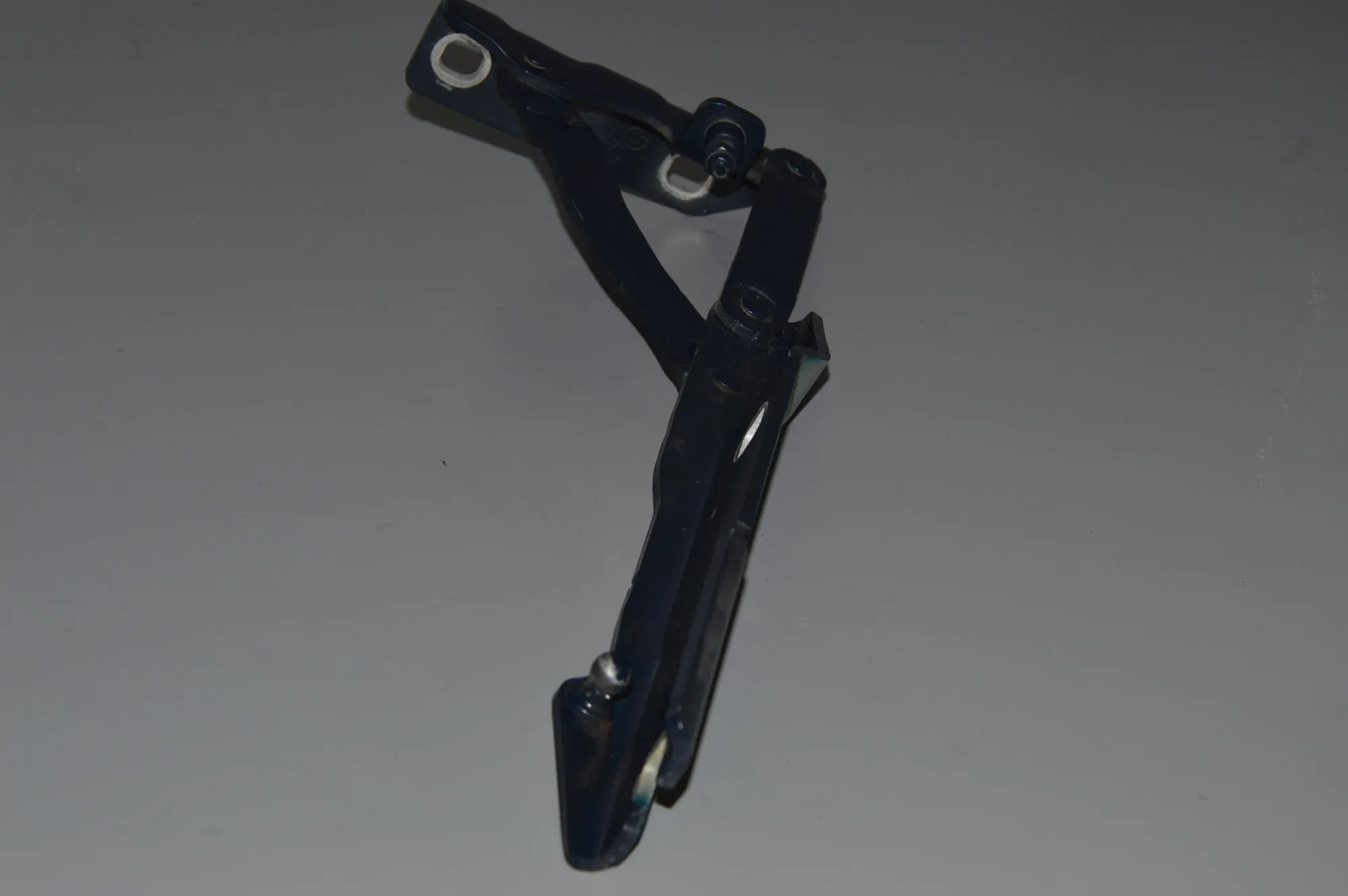 Front Left Bonnet Hinge – OEM 7008727 · BMW 5 (E60) 523 i 2005