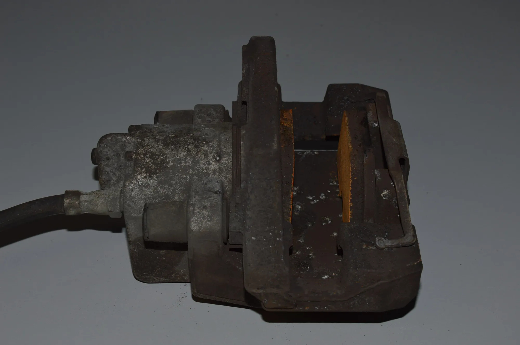 Rear Left Brake Caliper · BMW 5 (E60) 523 i 2005 – 3