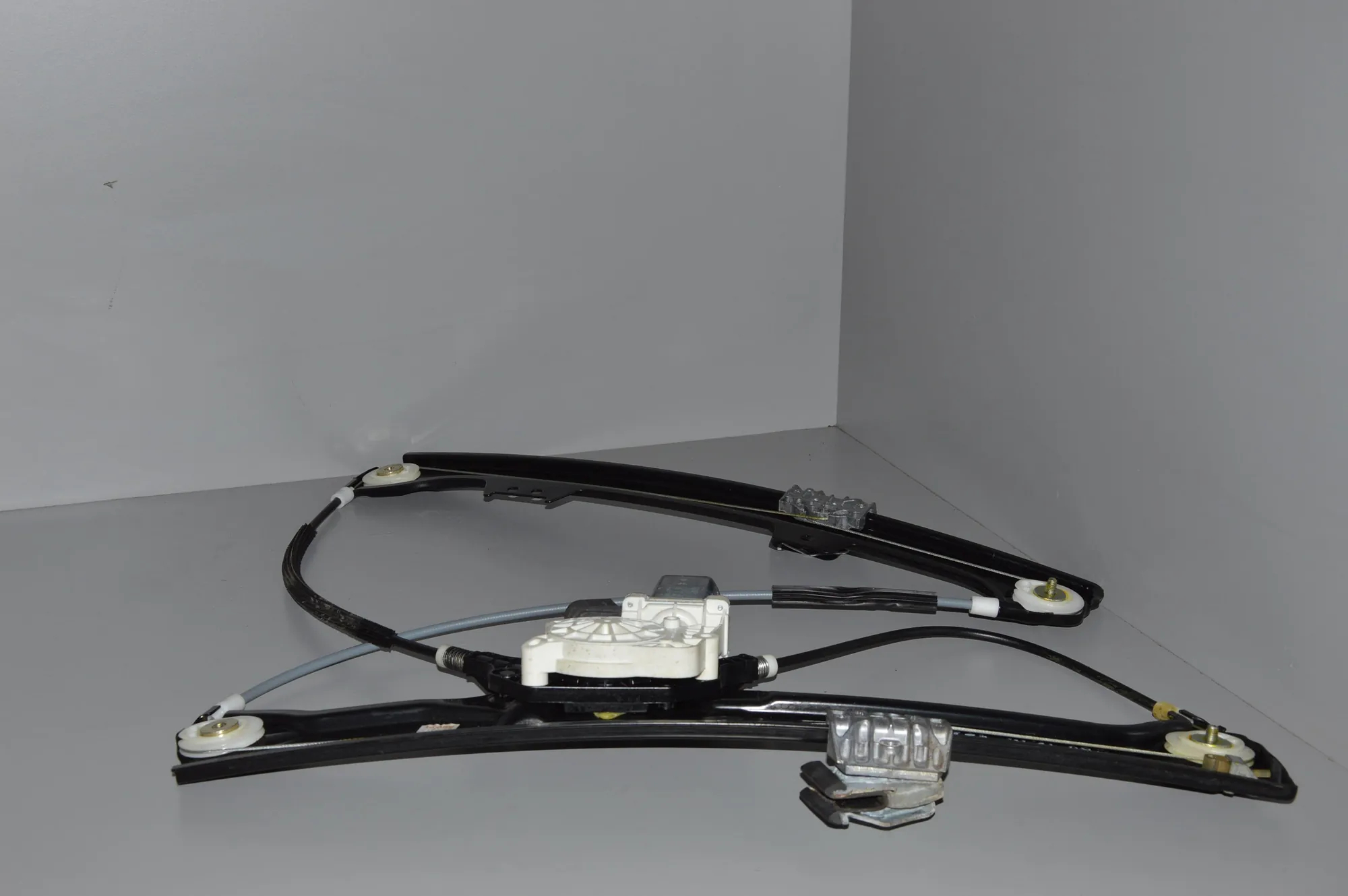 Front Left Door Window Regulator – OEM 70756677034351 · BMW 5 (E60) 523 i 2005