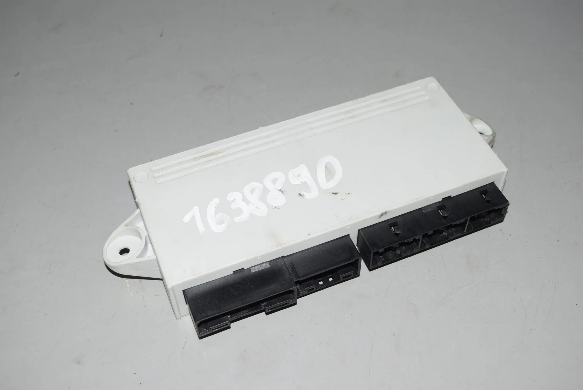 Rear Left Door Control Unit – OEM 6920466 · BMW 7 (E65, E66, E67) BMW 7 (E65, E66, E67) 745 i, Li 2001 – 3