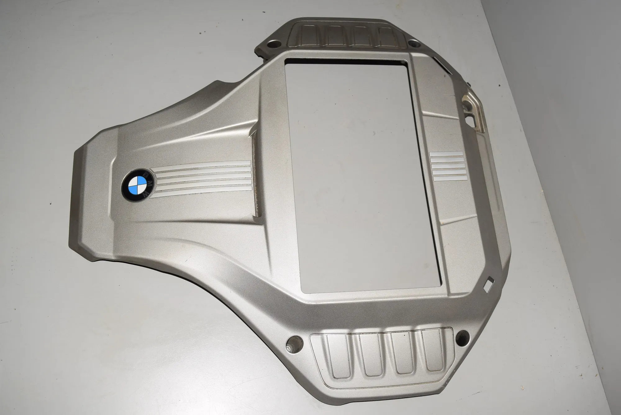 Engine Cover – OEM 7591648 · BMW X6 (E71, E72) BMW X6 (E71, E72) 2010