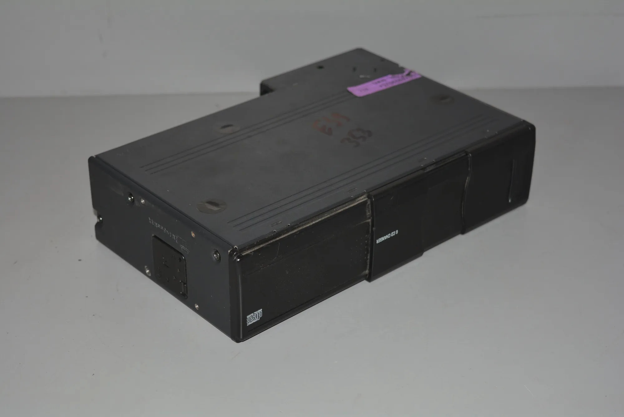 CD Changer – OEM 6913388 · BMW 5 (E39) BMW 5 (E39) 2001