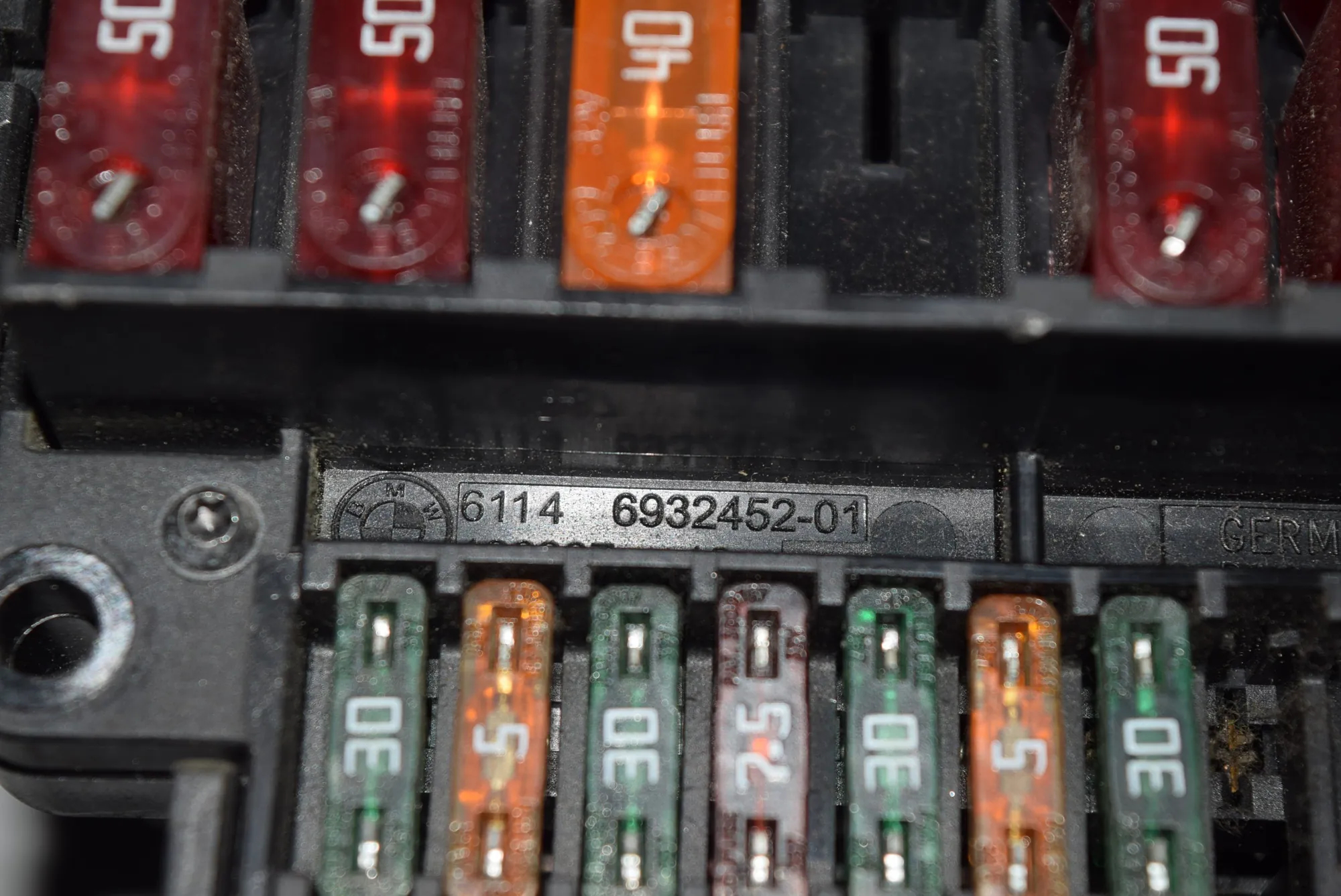 Fuse Box – OEM 6932452 · BMW 5 (E60) BMW 5 (E60) 525 d 2004 – 3