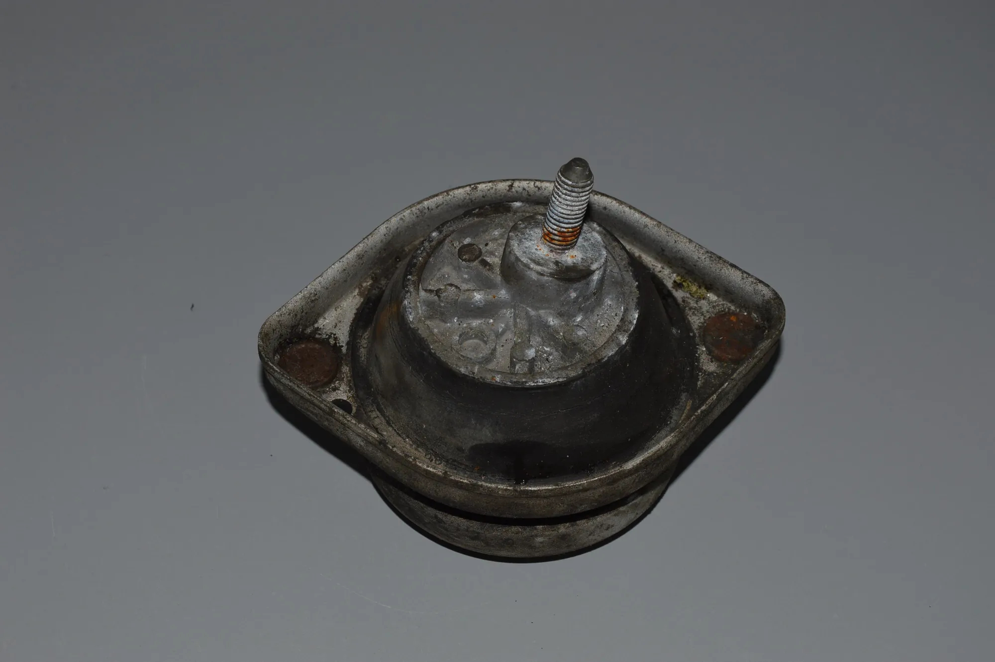 Left Side Engine Mount – OEM 22111092823 · BMW 7 (E38) BMW 7 (E38) 750 i, iL 2000
