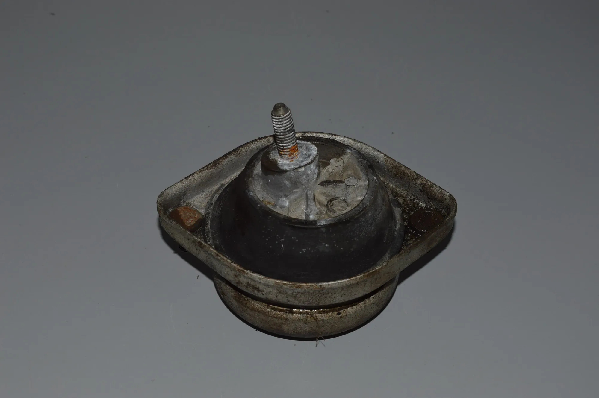 Right Side Engine Mount – OEM 22111092824 · BMW 7 (E38) BMW 7 (E38) 750 i, iL 2000 – 2