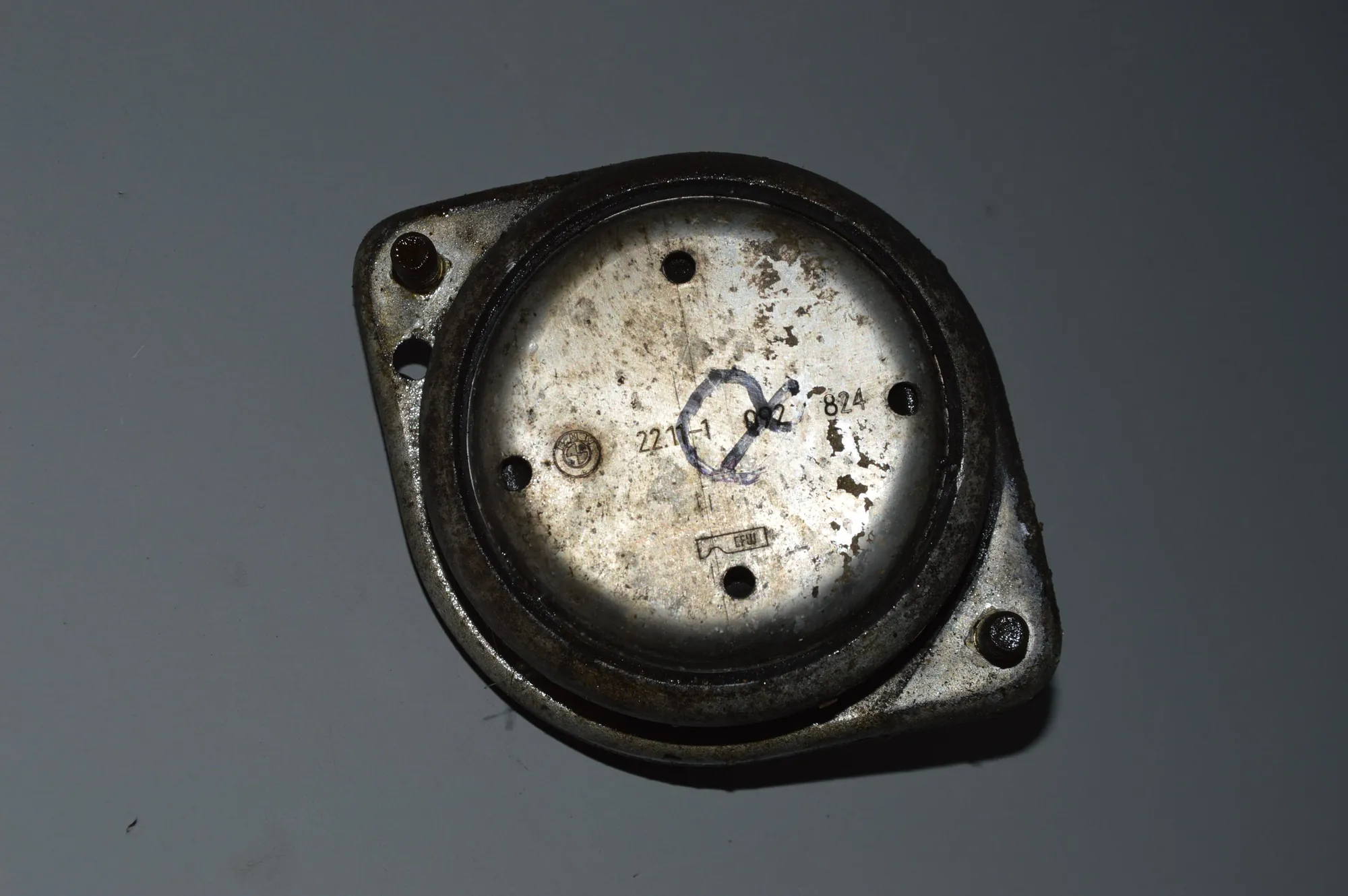 Right Side Engine Mount – OEM 22111092824 · BMW 7 (E38) BMW 7 (E38) 750 i, iL 2000
