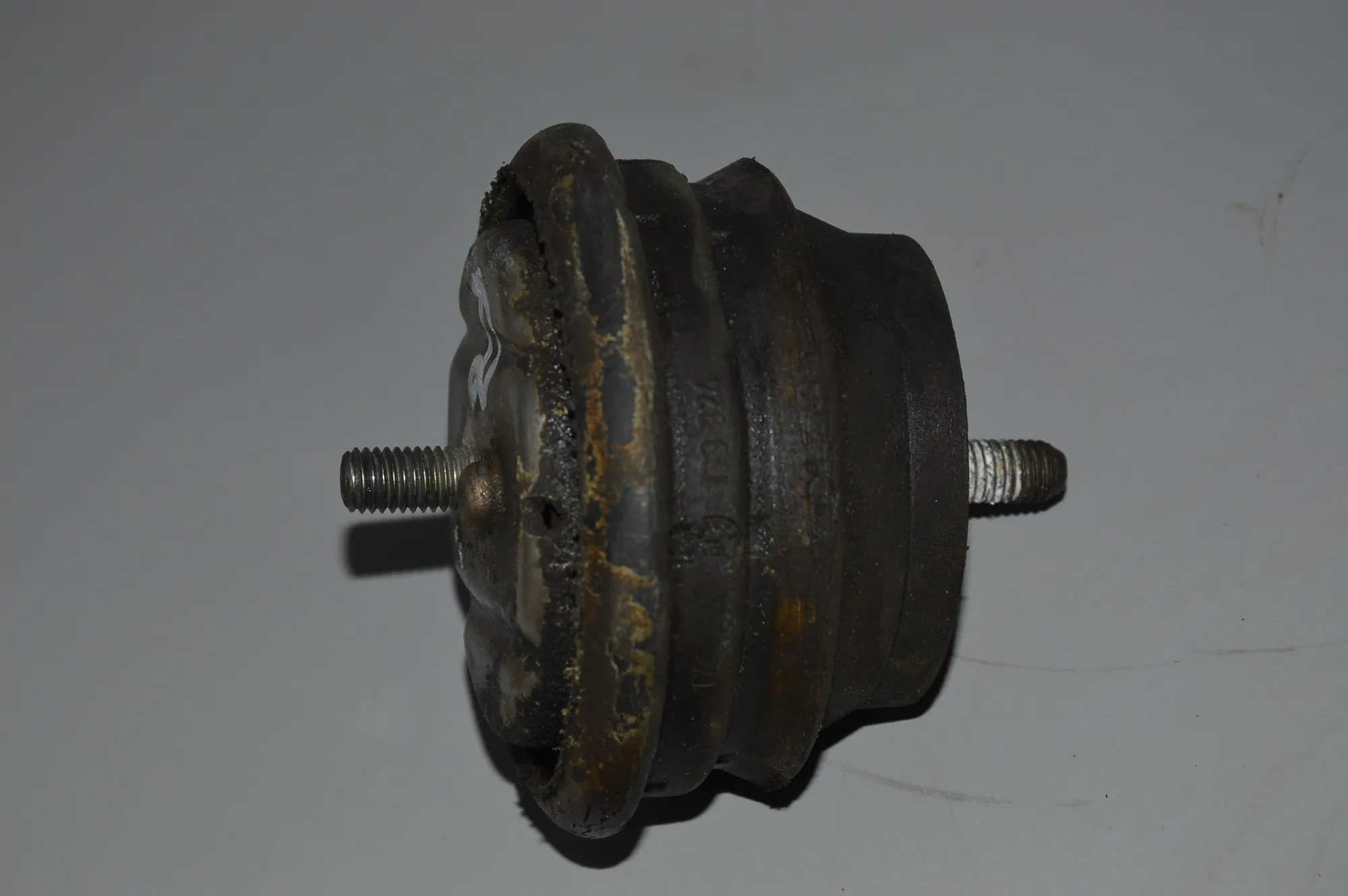Right Side Engine Mount – OEM 22116754608 · BMW 5 (E39) BMW 5 (E39) 1999 – 2