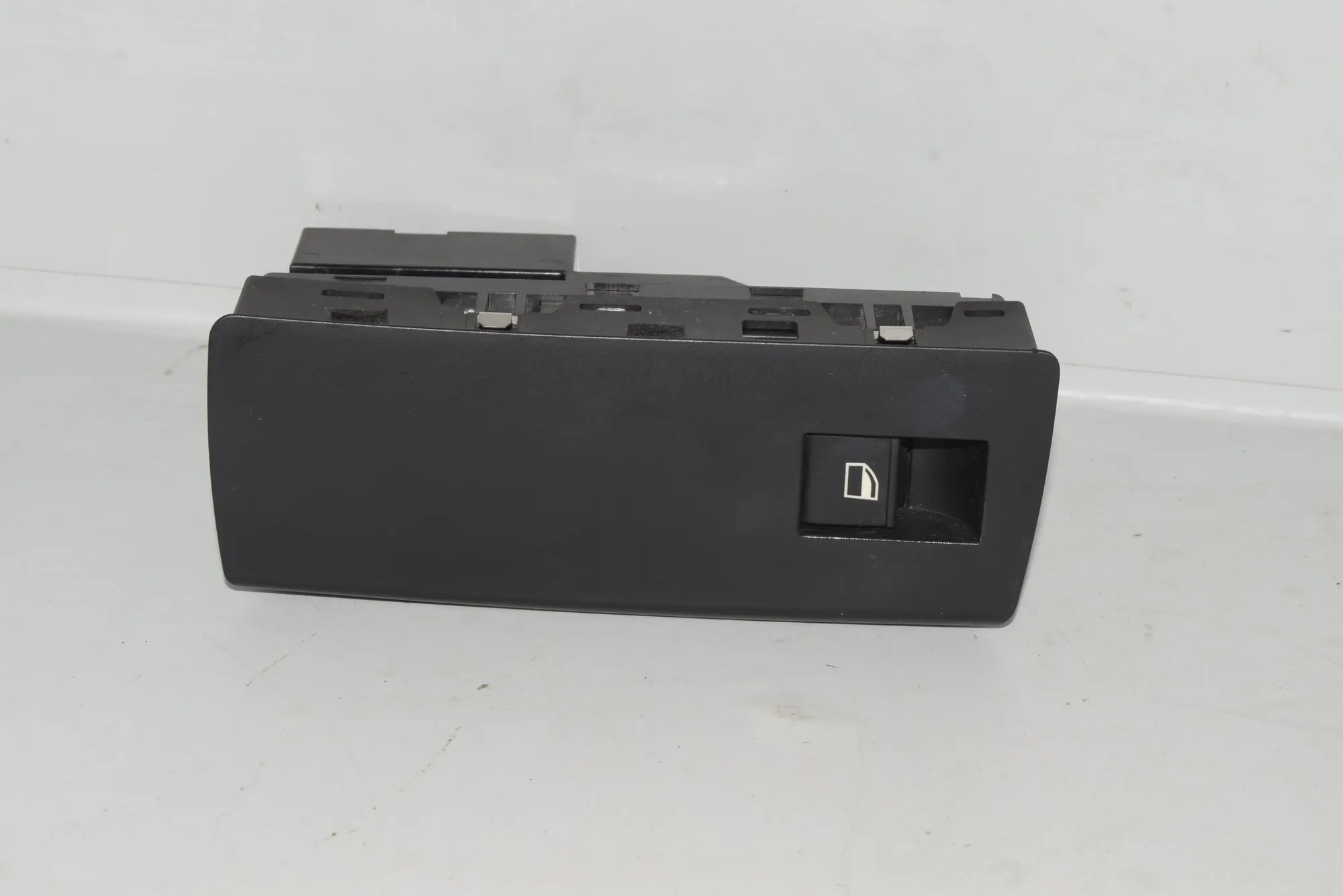Front Left Door Window Switch – OEM 6952800 · BMW X5 (E53) 3.0 d 2004
