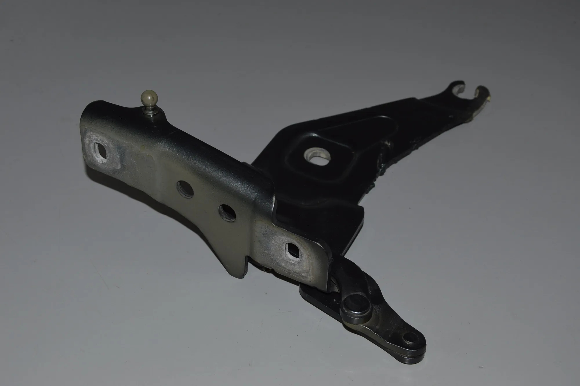 Front Left Bonnet Hinge – OEM 7208627 · BMW X5 (E70) BMW X5 (E70) 2011 – 2