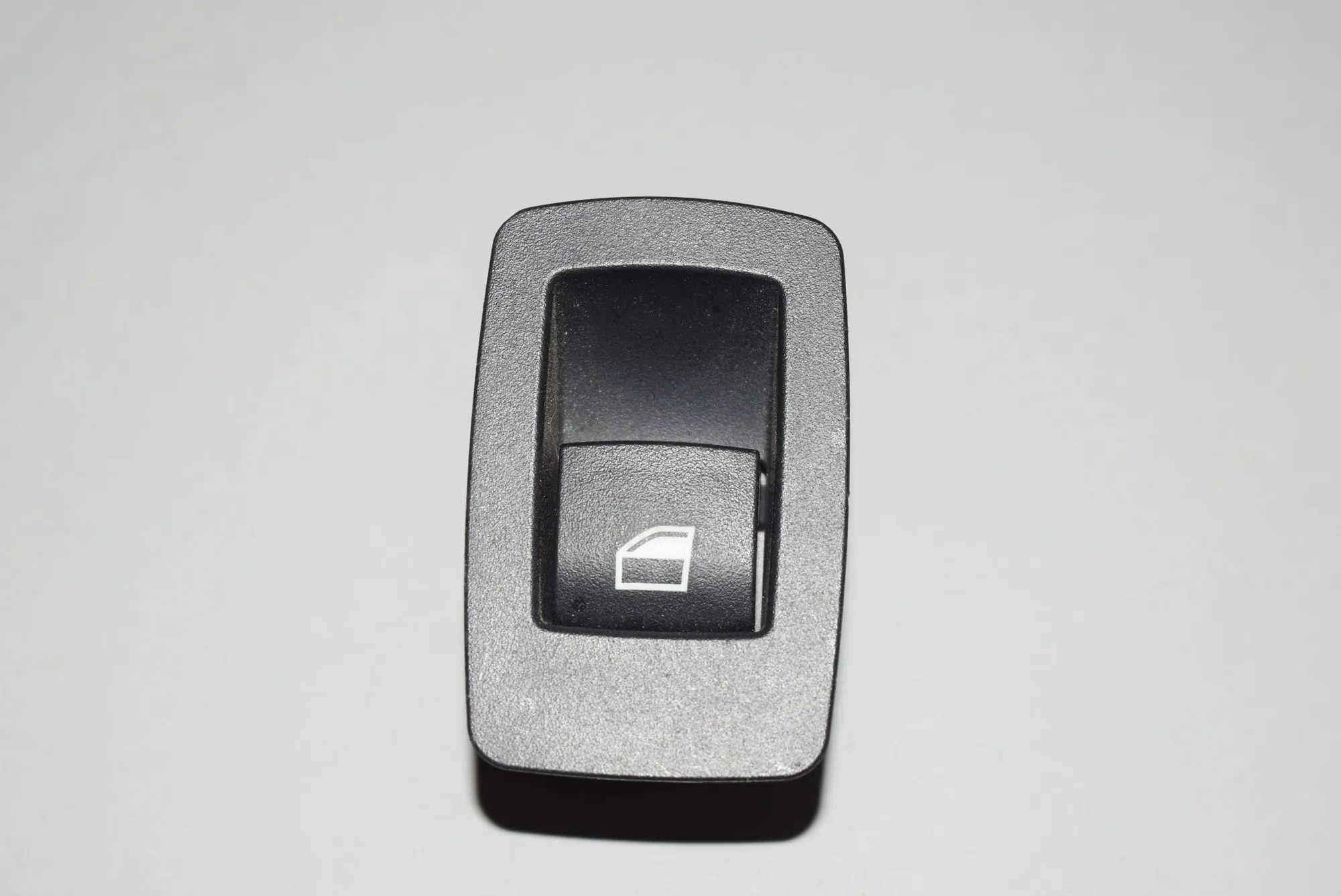 Rear Left Door Window Switch – OEM 9208106 · BMW 3 (F30, F80) BMW 3 (F30, F80) 318 d 2012