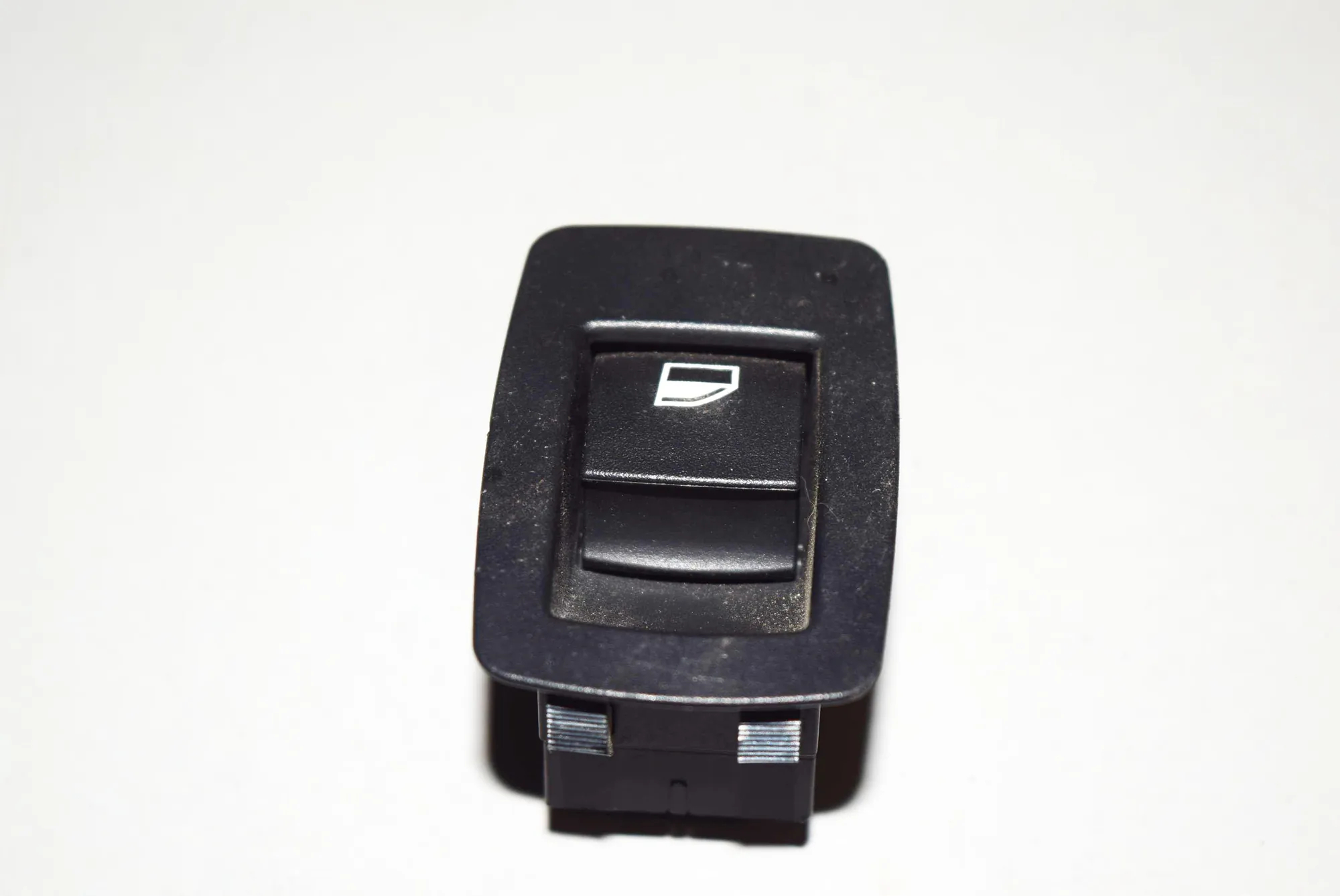 Rear Left Door Window Switch – OEM 9208106 · BMW 3 (F30, F80) BMW 3 (F30, F80) 318 d 2012 – 2