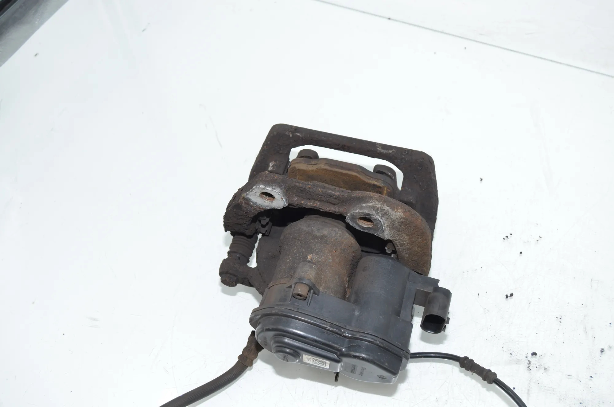 Rear Right Brake Caliper – OEM 6793048 · BMW 5 Touring (F11) 530 d 2012 – 3