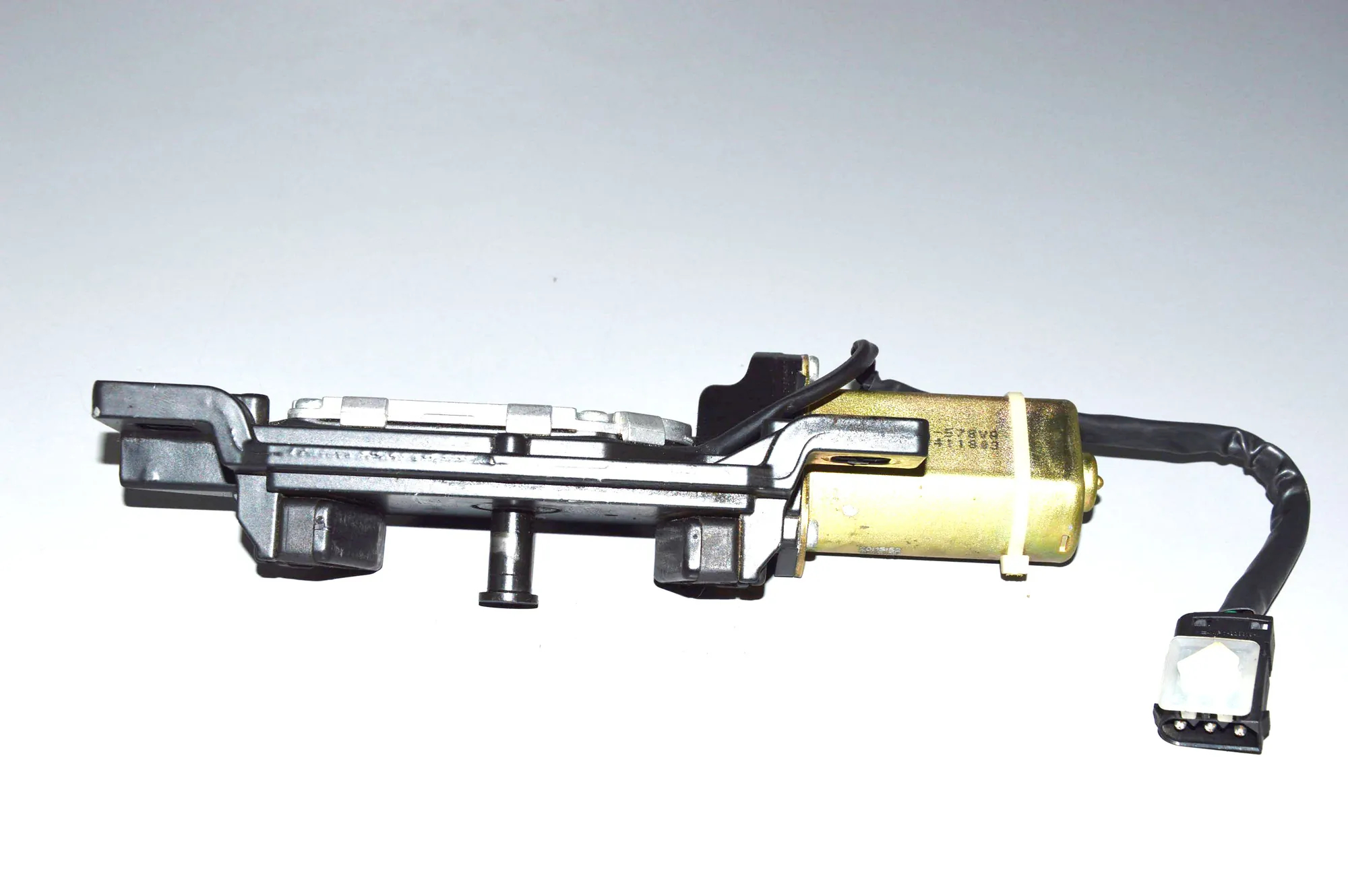 Tailgate Boot Lock – OEM 67107014872 · BMW 7 (E65, E66, E67) BMW 7 (E65, E66, E67) 735 i, Li 2003
