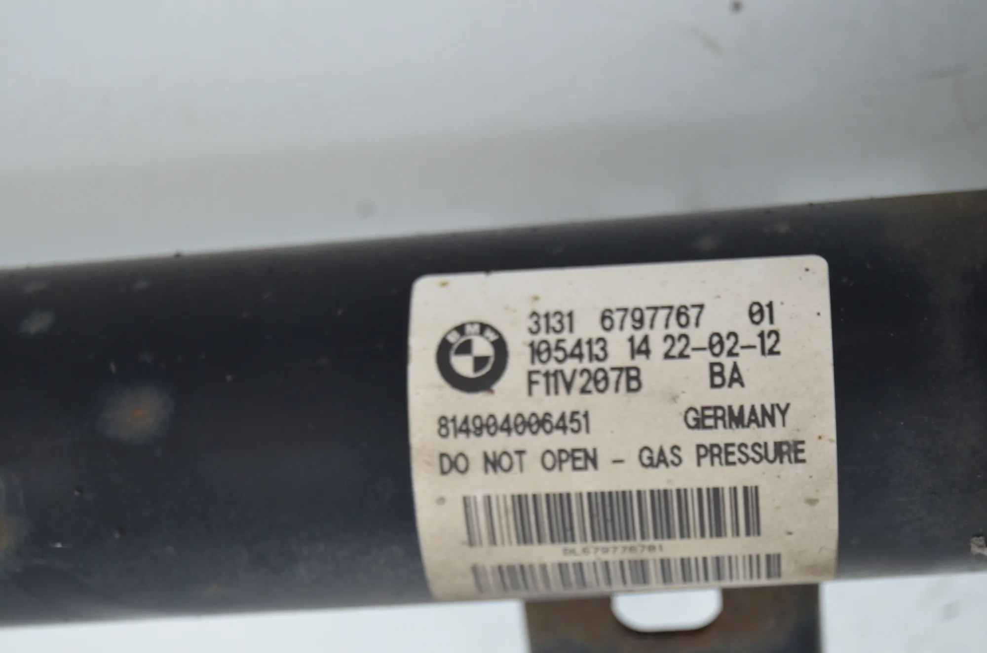 Front Left Shock Absorber – OEM 6797767 · BMW 5 Touring (F11) 530 d 2012 – 4