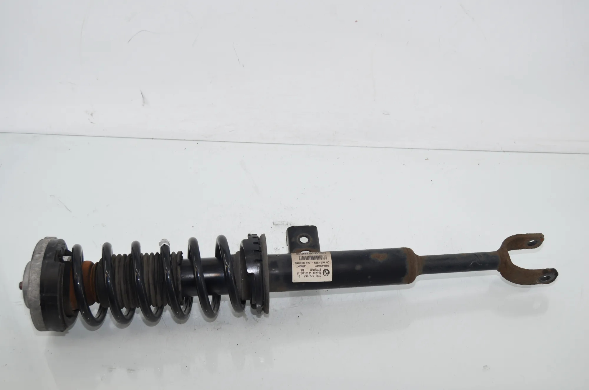 Front Left Shock Absorber – OEM 6797767 · BMW 5 Touring (F11) 530 d 2012 – 3