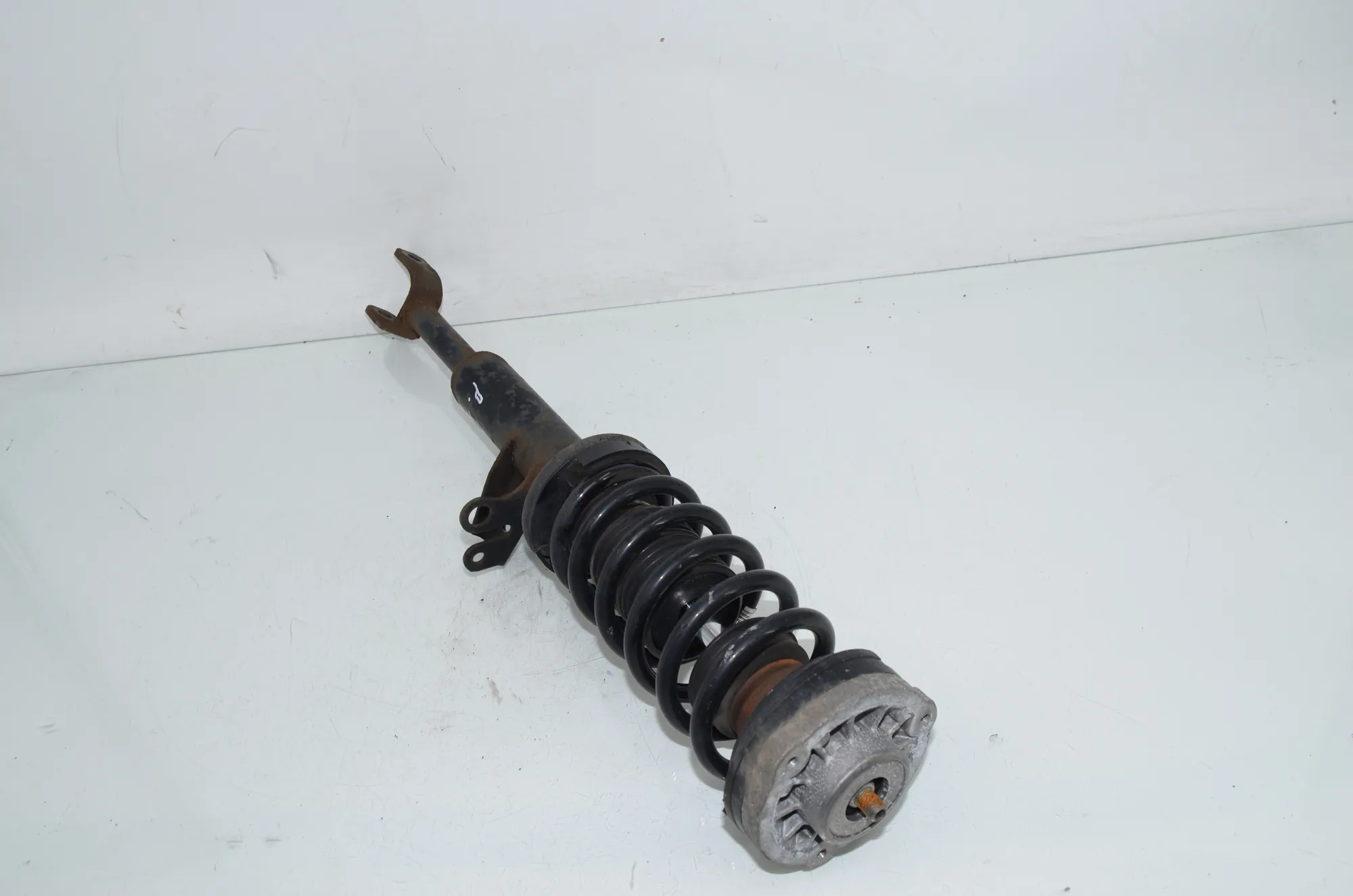 Front Right Shock Absorber – OEM 6797768 · BMW 5 Touring (F11) 530 d 2012 – 2
