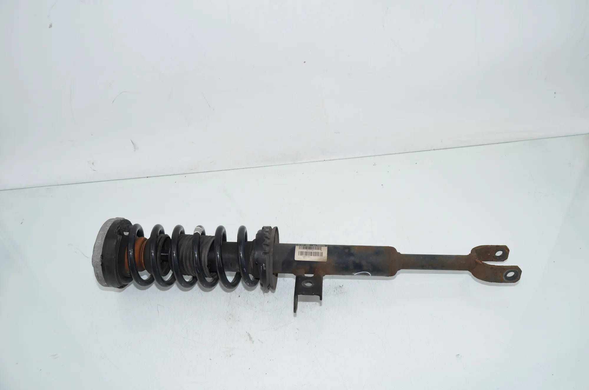 Front Right Shock Absorber – OEM 6797768 · BMW 5 Touring (F11) 530 d 2012 – 3