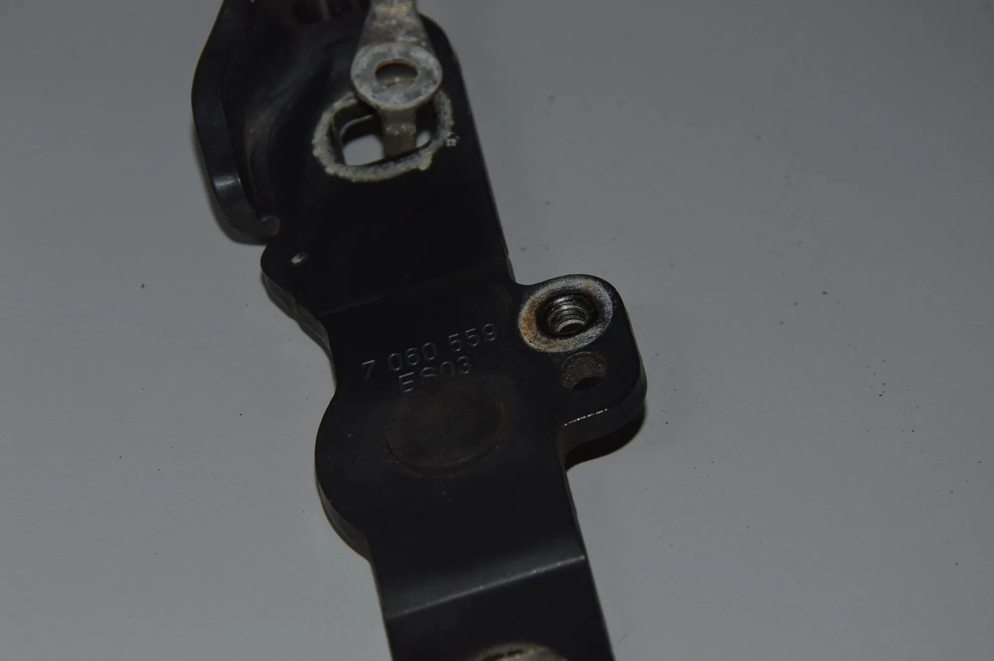 Front Left Bonnet Hinge – OEM 7060559 · BMW 1 (E87) BMW 1 (E87) 120 d 2005 – 3