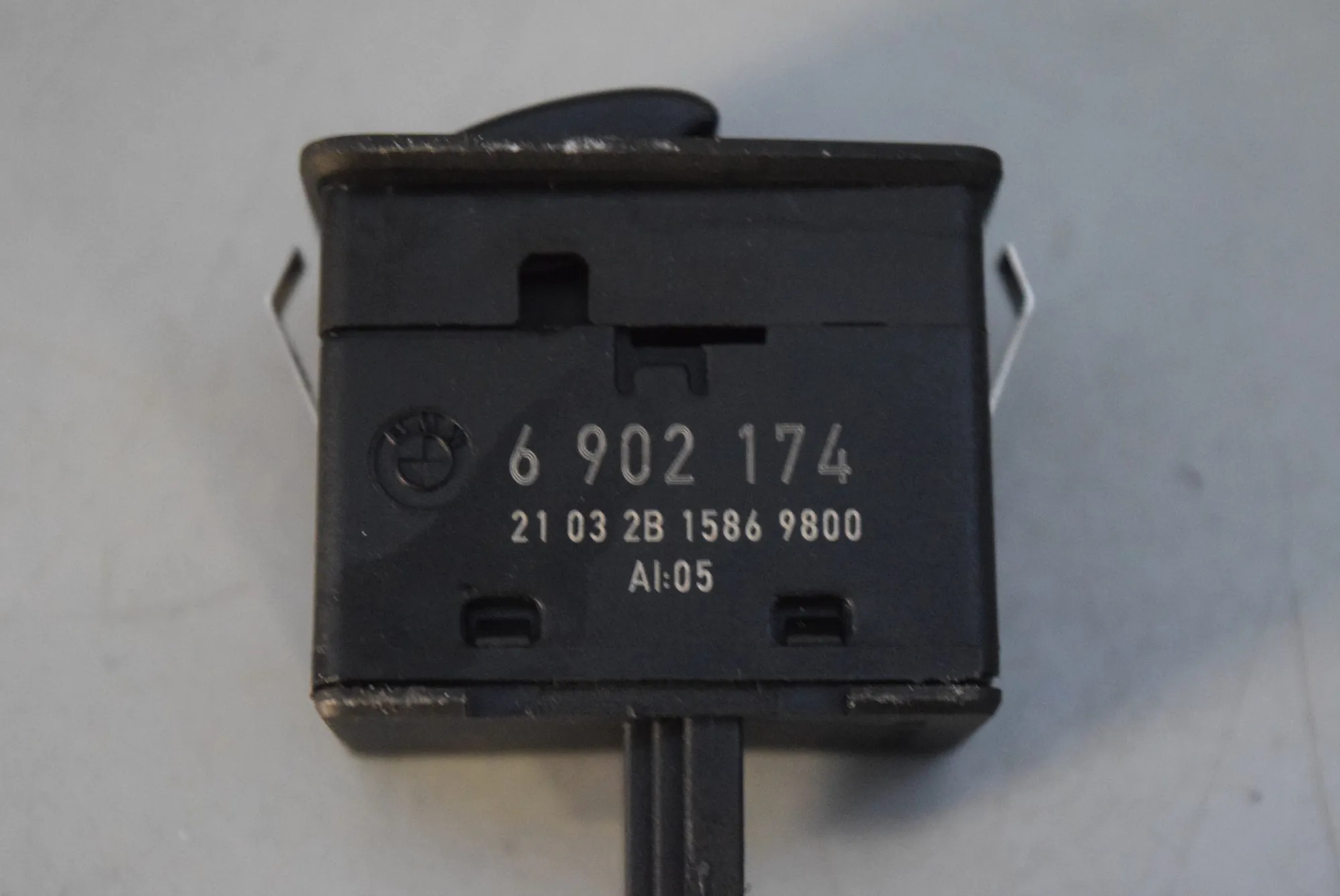Rear Right Door Window Switch – OEM 6902174 · BMW 3 (E46) 330 i 2003 – 2