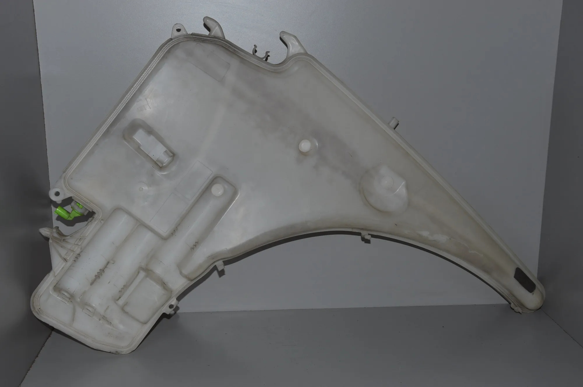 Window Washer Tank – OEM 71242317117842706899861677068996 · BMW 1 (E87) BMW 1 (E87) 2005 – 3