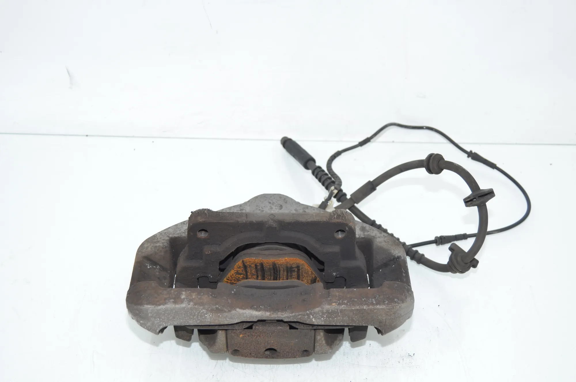 Front Left Brake Caliper – OEM 6792689 · BMW 5 Touring (F11) 530 d 2012 – 3