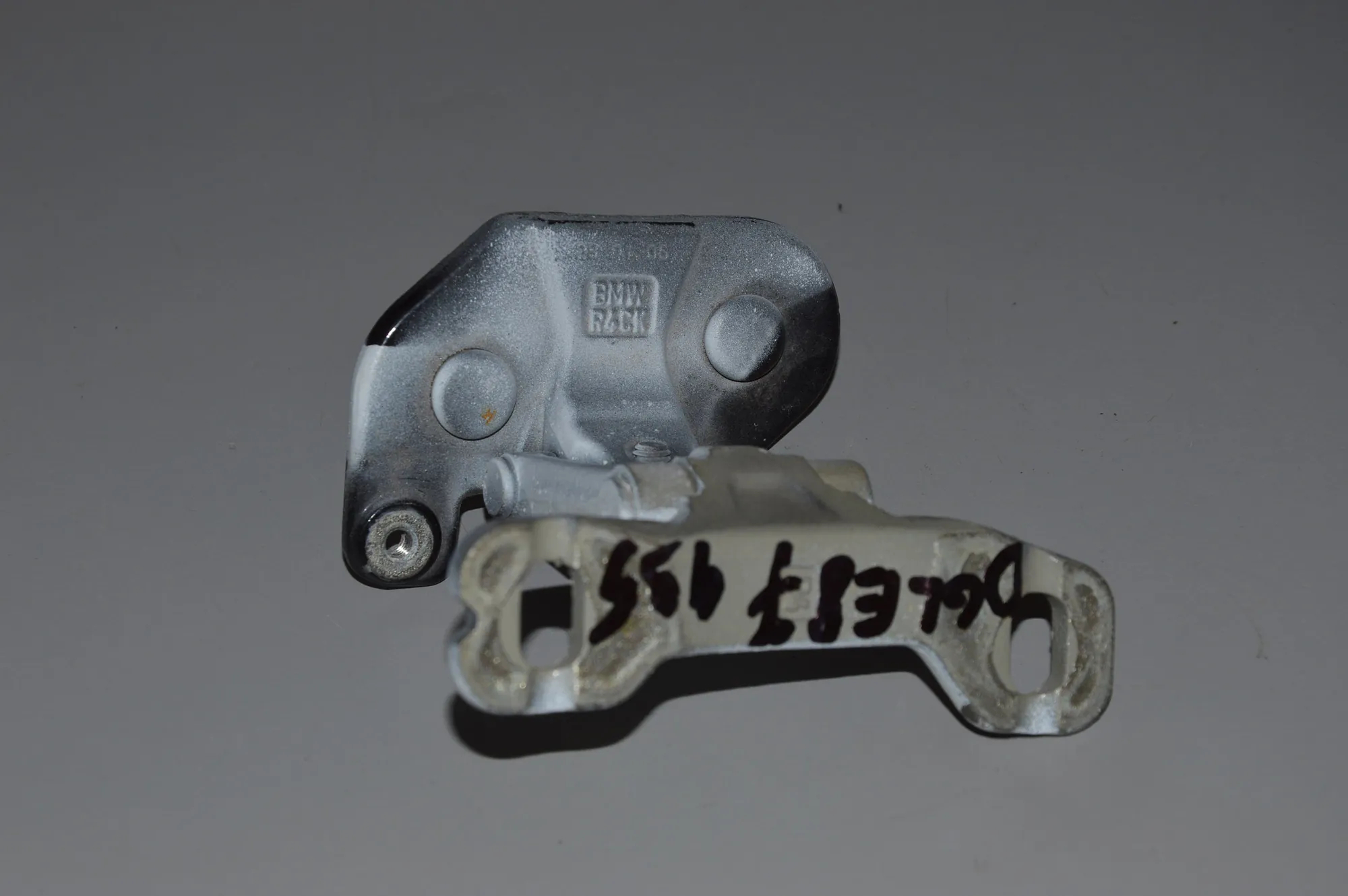 Right Side Bootlid Hinge – OEM 7060626 · BMW 1 (E87) BMW 1 (E87) 118 d 2005 – 2