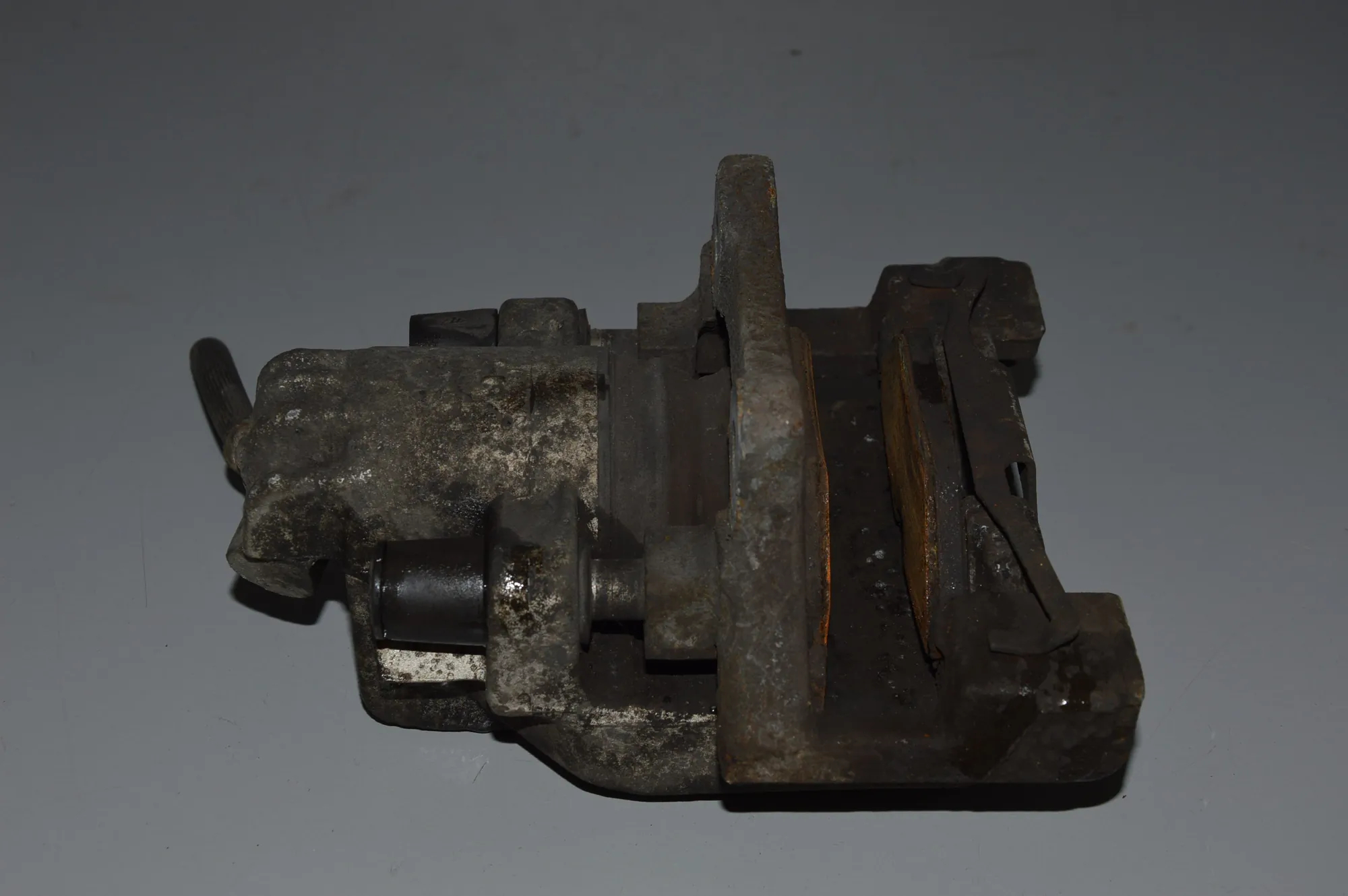 Rear Left Brake Caliper · BMW 5 Touring (E39) 530 d 2000 – 3