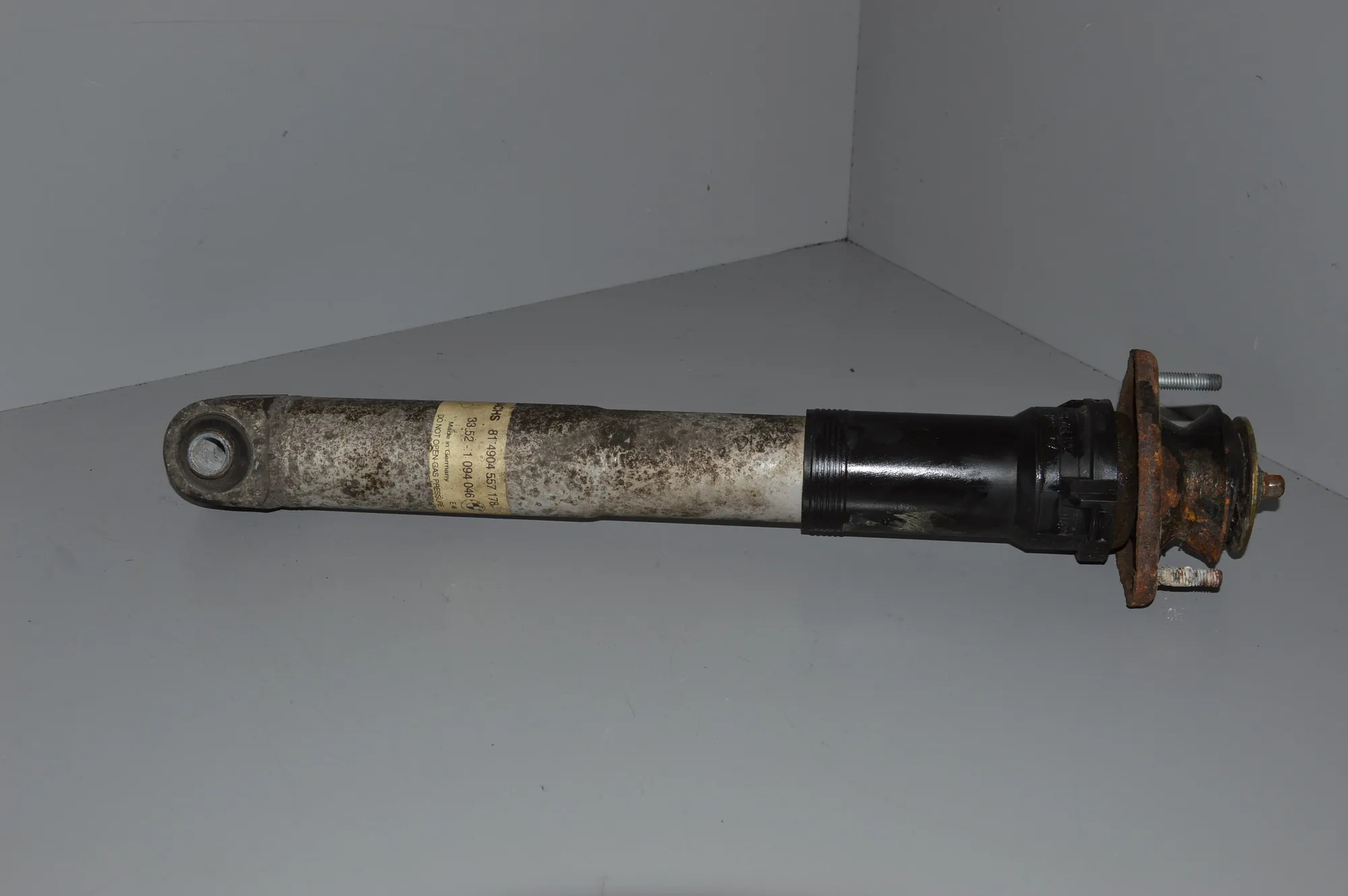 Rear Left Shock Absorber – OEM 1094046 · BMW 5 Touring (E39) 530 d 2000