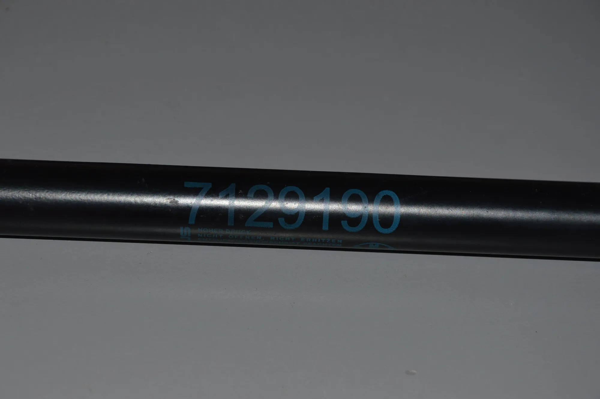 Front Left Bonnet Strut – OEM 51237129190 · BMW 3 Coupe (E92) BMW 3 Coupe (E92) 2009 – 2