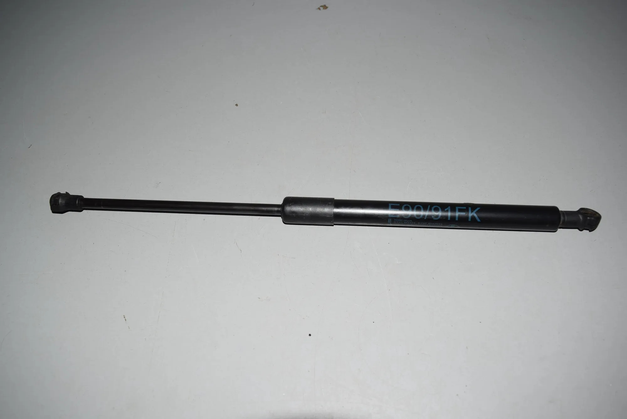 Front Right Bonnet Strut – OEM 7060550 · BMW 3 (E90) BMW 3 (E90) 2007