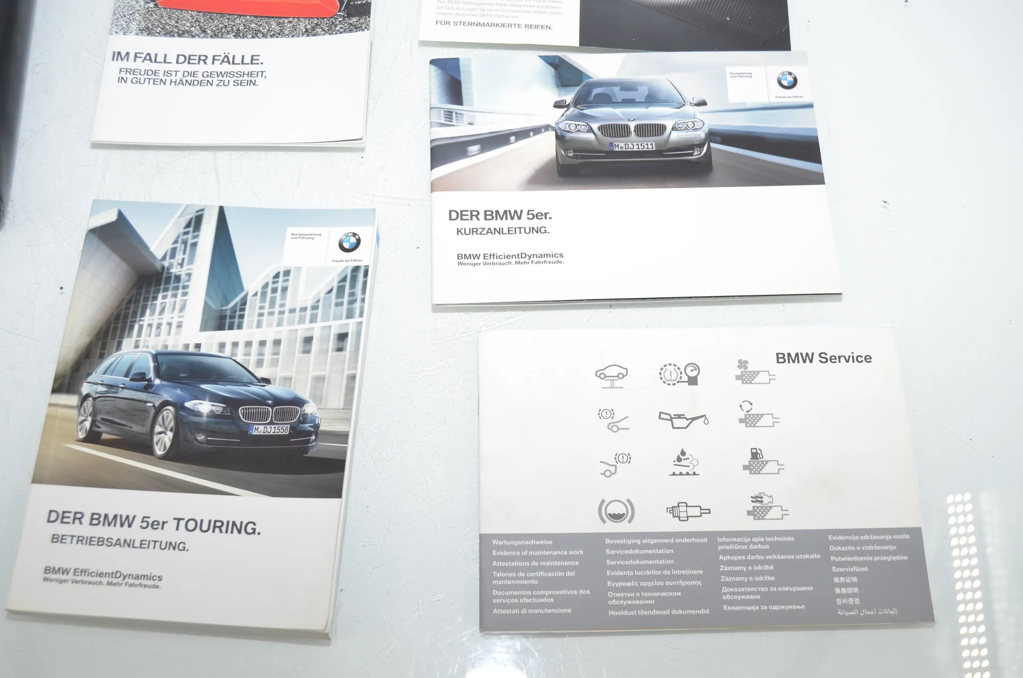 Manual Service Book – OEM 2607906 · BMW 5 Touring (F11) 530 d xDrive 2012 – 3