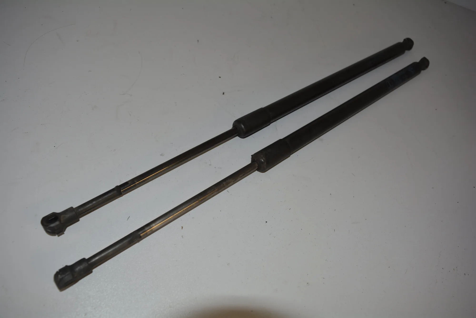 Left Side Tailgate Gas Strut · BMW X5 (E53) 3.0 d 2005