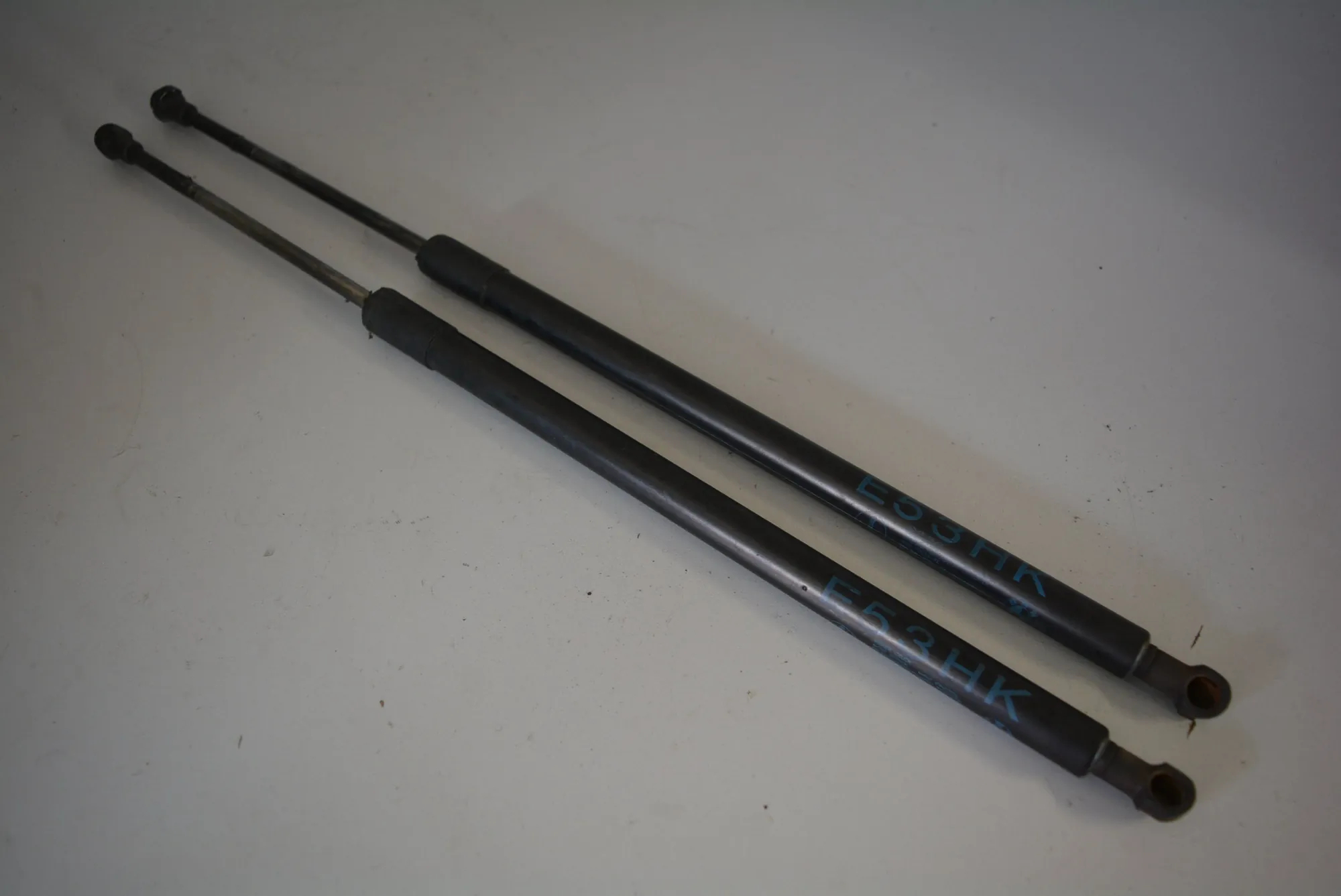 Left Side Tailgate Gas Strut · BMW X5 (E53) 3.0 d 2005 – 2