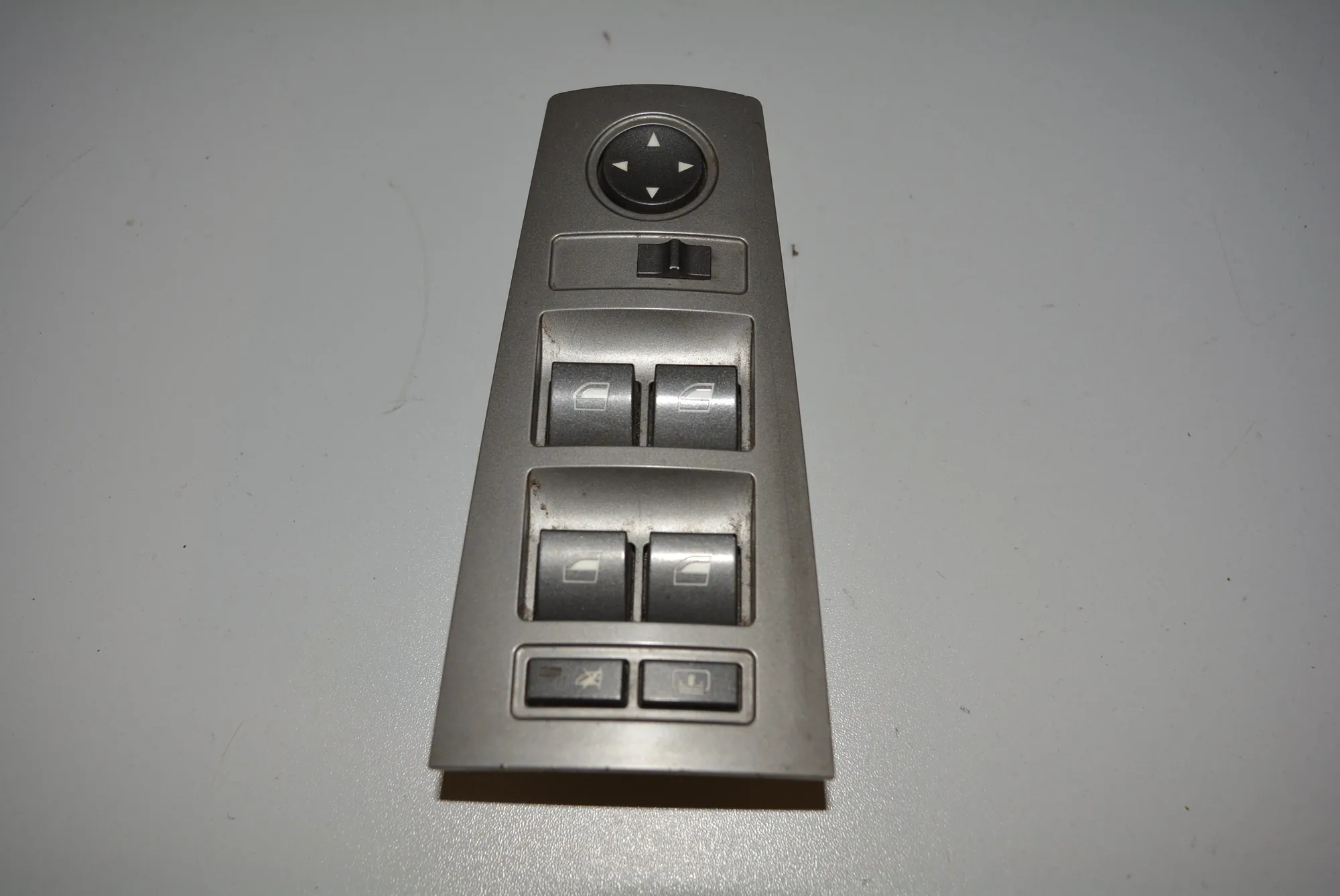 Front Right Door Window Switch – OEM 6943056 · BMW 7 (E65, E66, E67) BMW 7 (E65, E66, E67) 730 Ld 2005