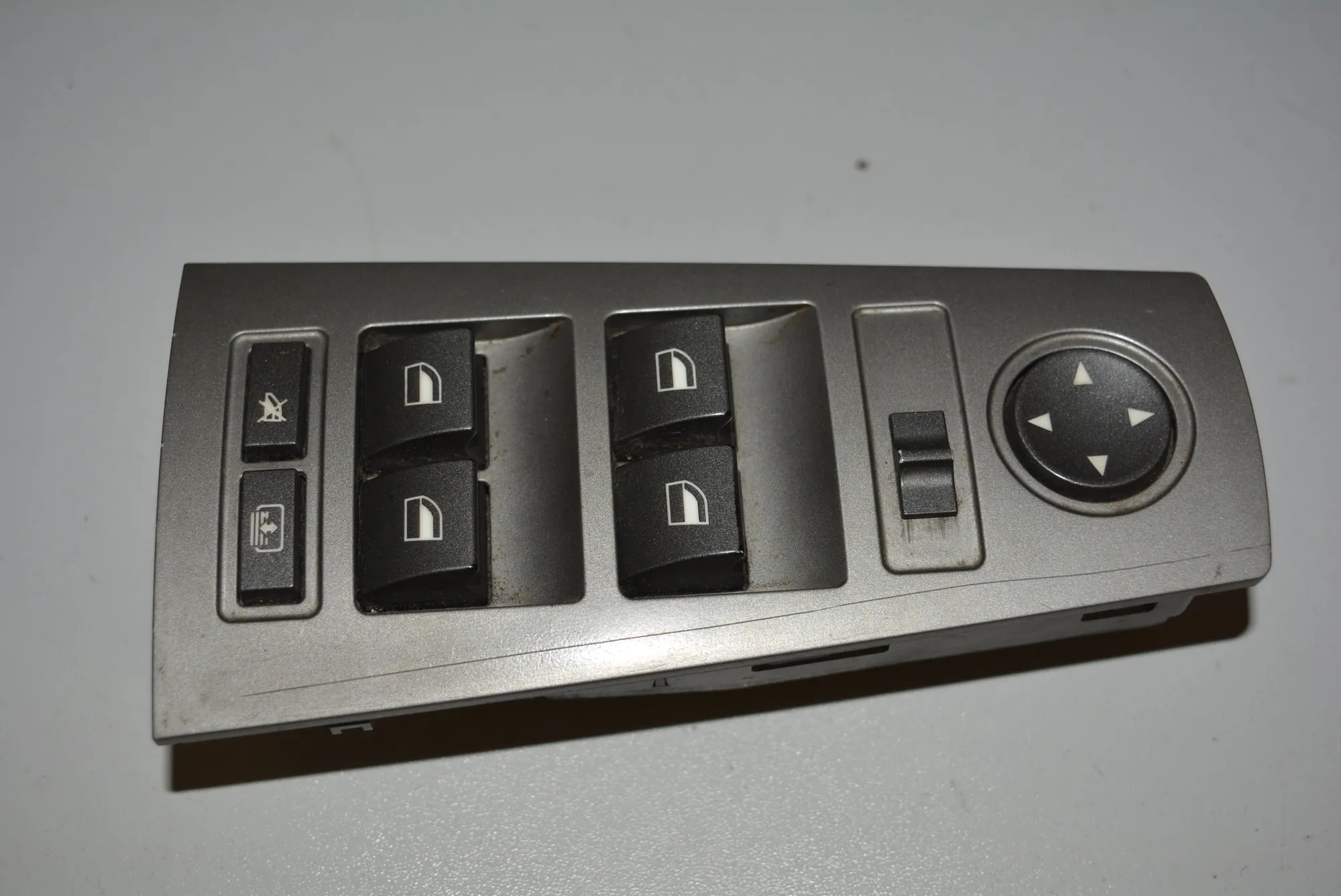 Front Right Door Window Switch – OEM 6943056 · BMW 7 (E65, E66, E67) BMW 7 (E65, E66, E67) 730 Ld 2005 – 2