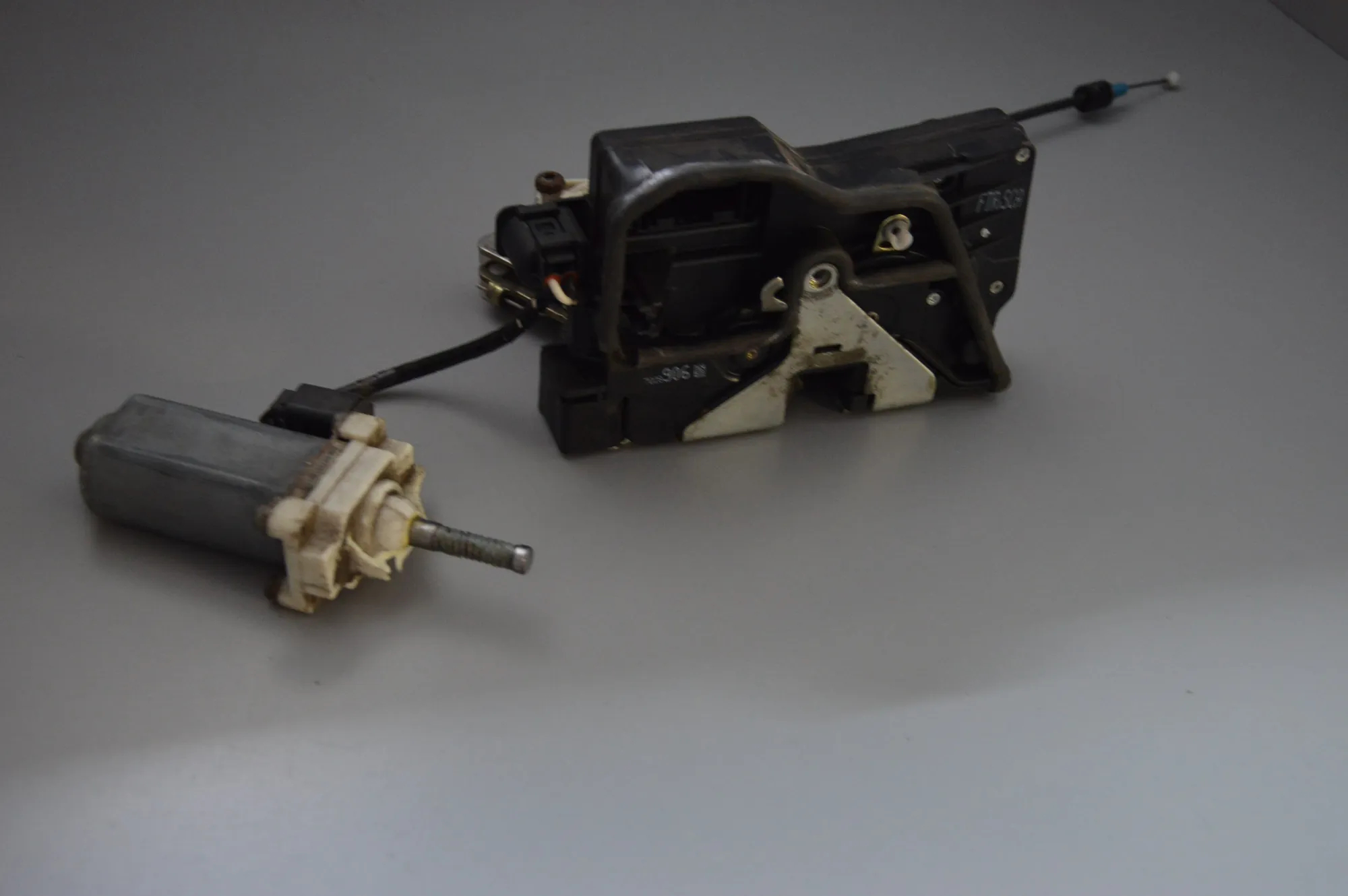 Front Right Door Lock – OEM 512172021247028906 · BMW 7 (E65, E66, E67) BMW 7 (E65, E66, E67) 2003