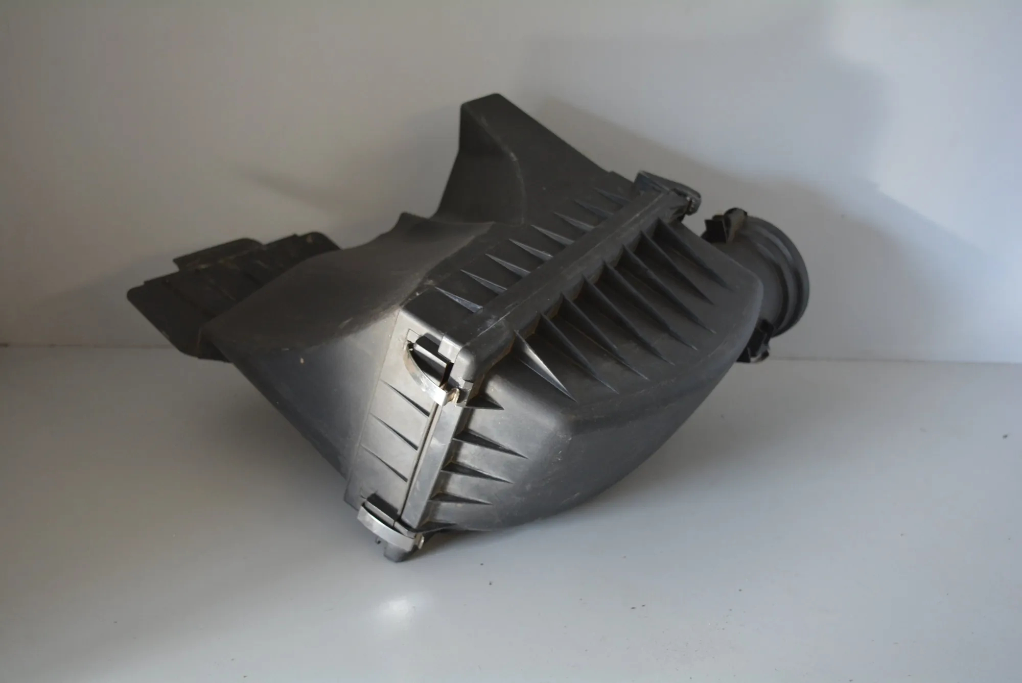 Air Filter Box – OEM 7501198 · BMW 7 (E65, E66, E67) BMW 7 (E65, E66, E67) 2002 – 3