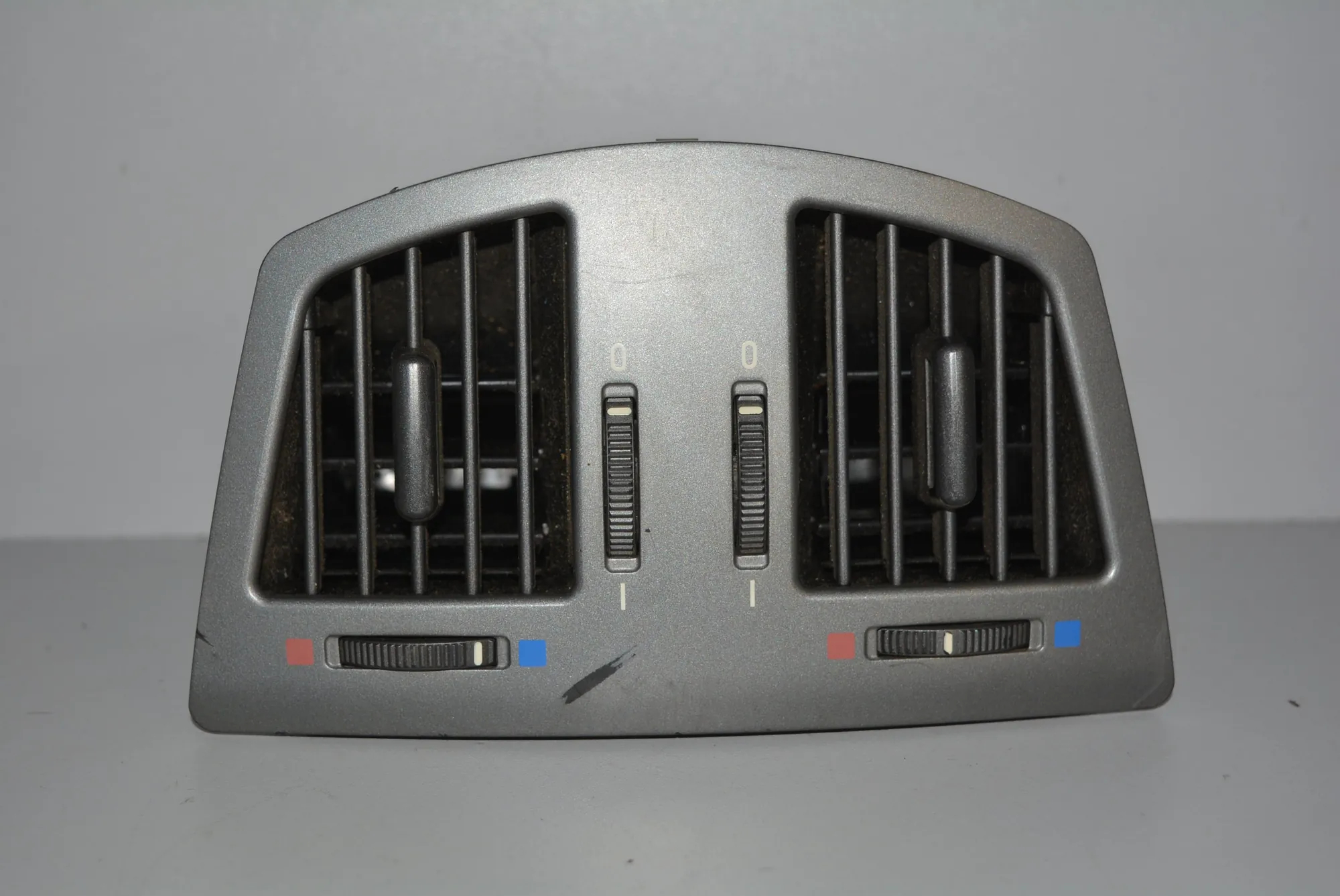 Dashboard Air Vents – OEM 7002395 · BMW 7 (E65, E66, E67) BMW 7 (E65, E66, E67) 2002 – 2