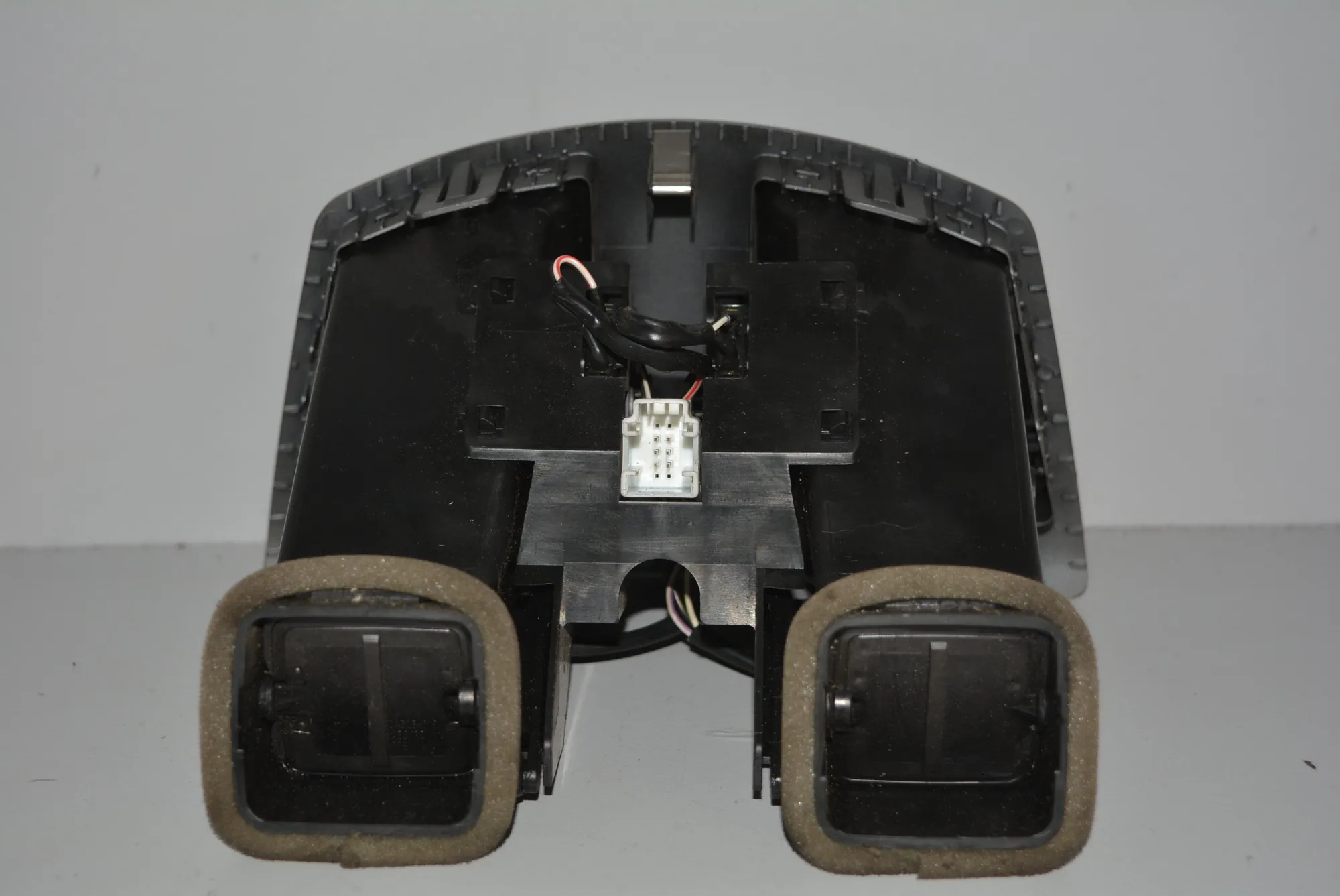 Dashboard Air Vents – OEM 7002395 · BMW 7 (E65, E66, E67) BMW 7 (E65, E66, E67) 2002 – 4