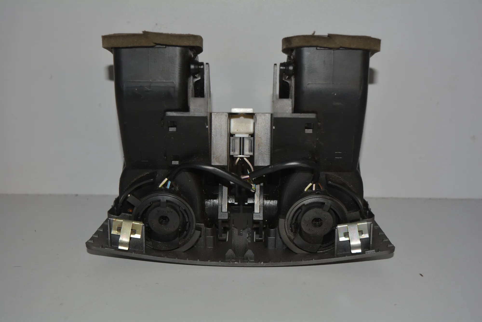 Dashboard Air Vents – OEM 7002395 · BMW 7 (E65, E66, E67) BMW 7 (E65, E66, E67) 2002 – 5