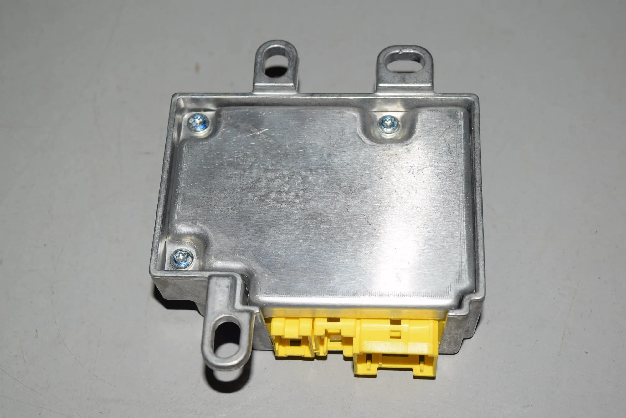 SRS Control Unit – OEM 6946110 · BMW 7 (E65, E66, E67) BMW 7 (E65, E66, E67) 730 d 2004 – 2