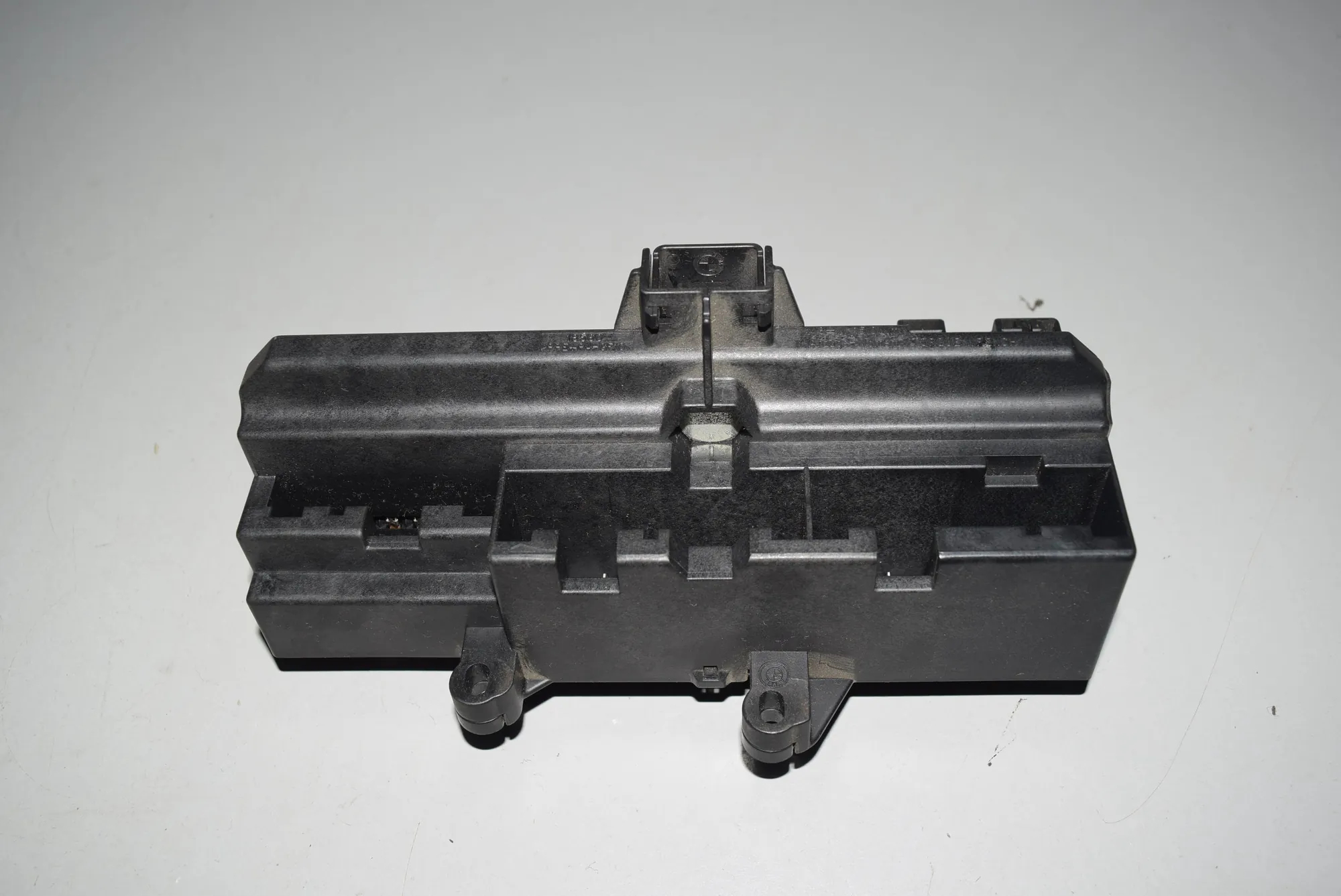 Fuse Box – OEM 18560 · BMW 7 (E65, E66, E67) BMW 7 (E65, E66, E67) 730 d 2004 – 3